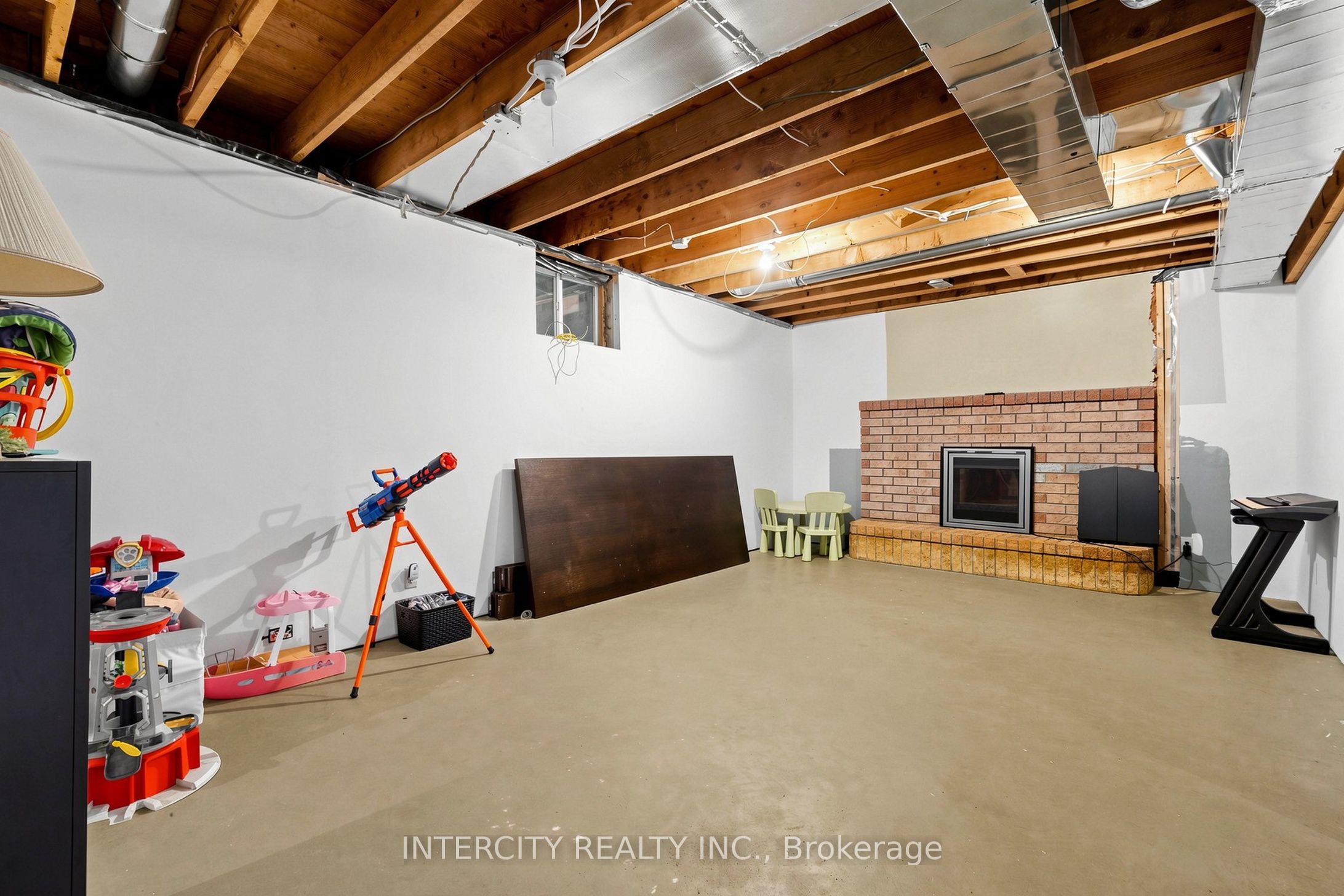 2076 15th Side Road Property Photo 36