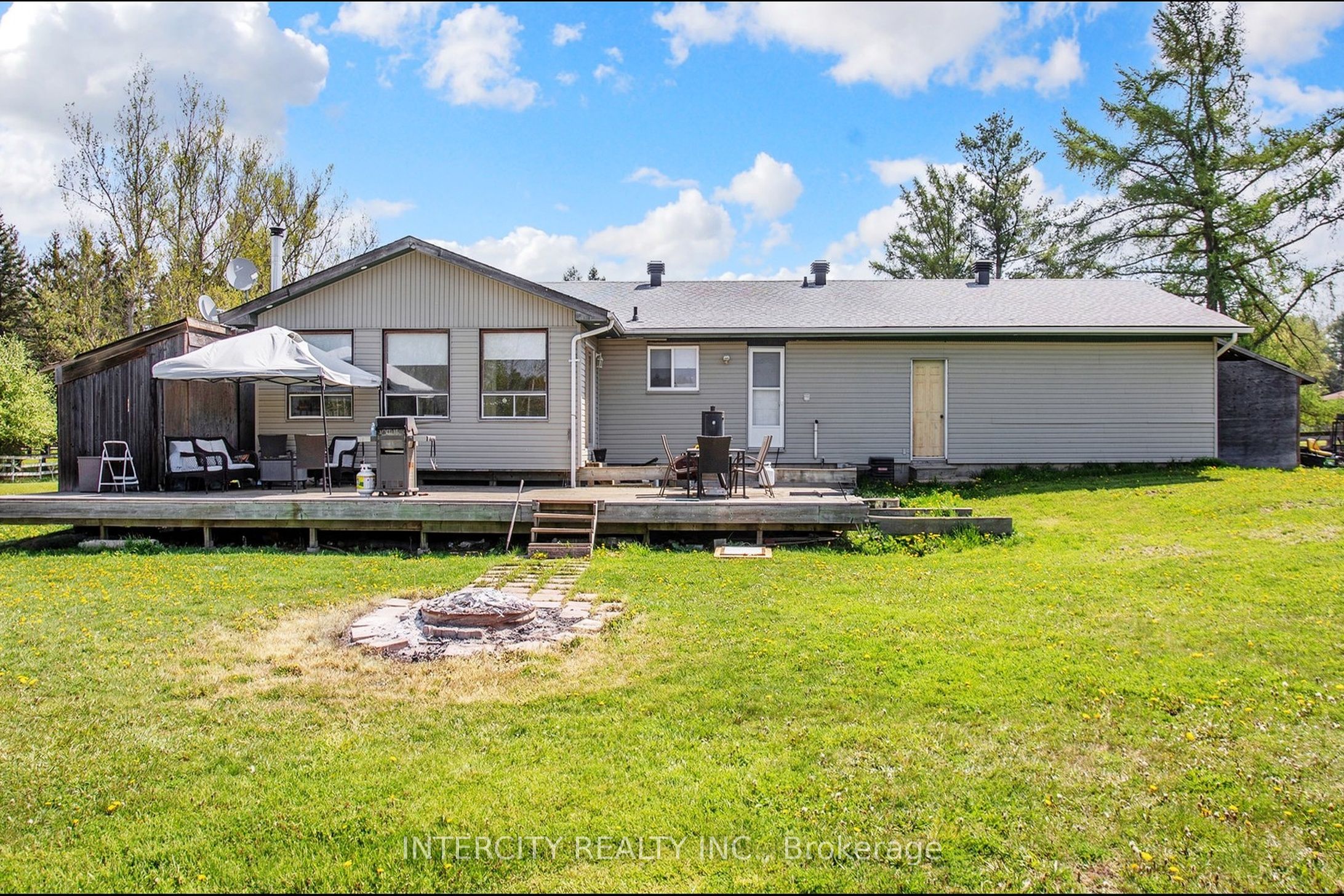 2076 15th Side Road Property Photo 37