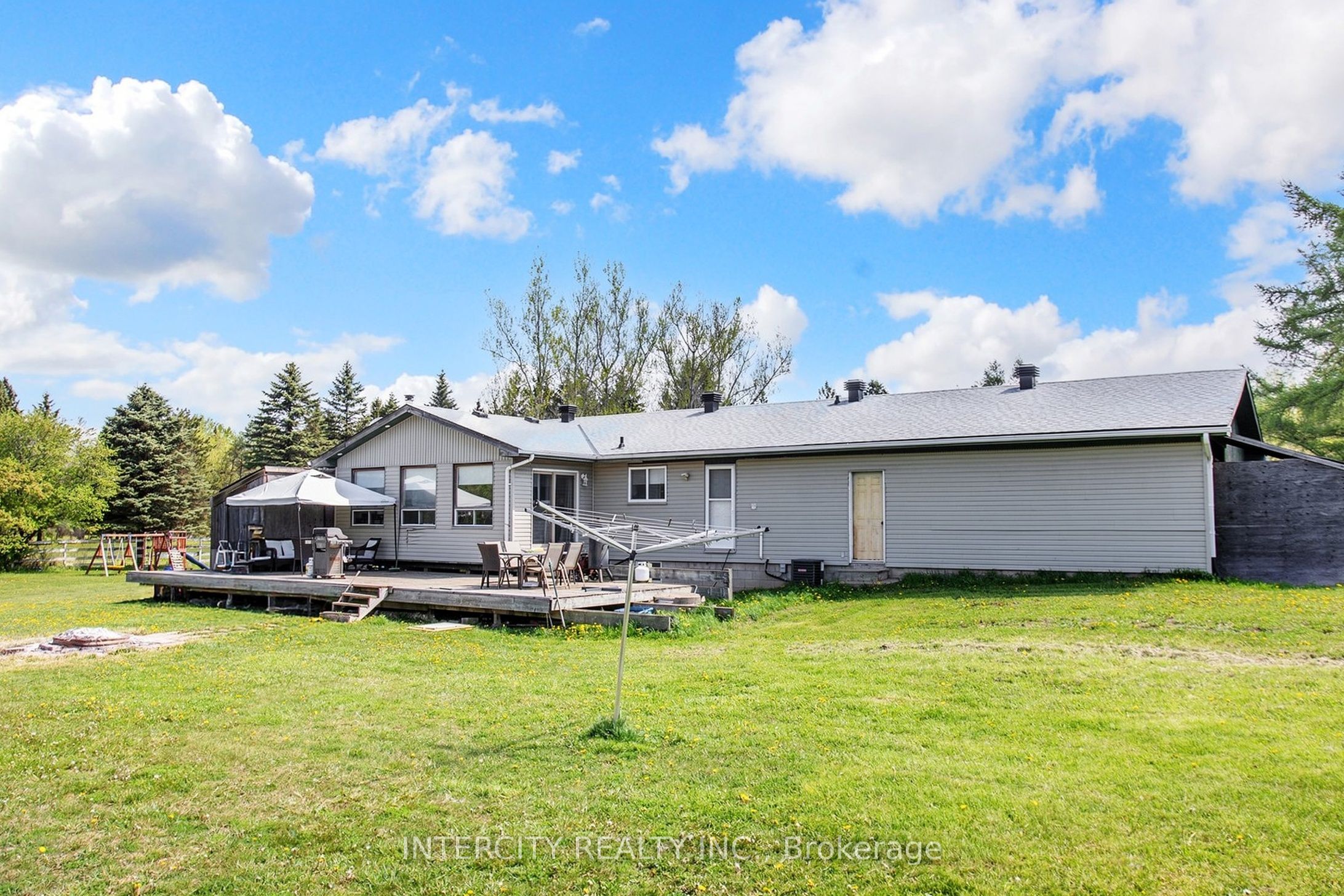 2076 15th Side Road Property Photo 39