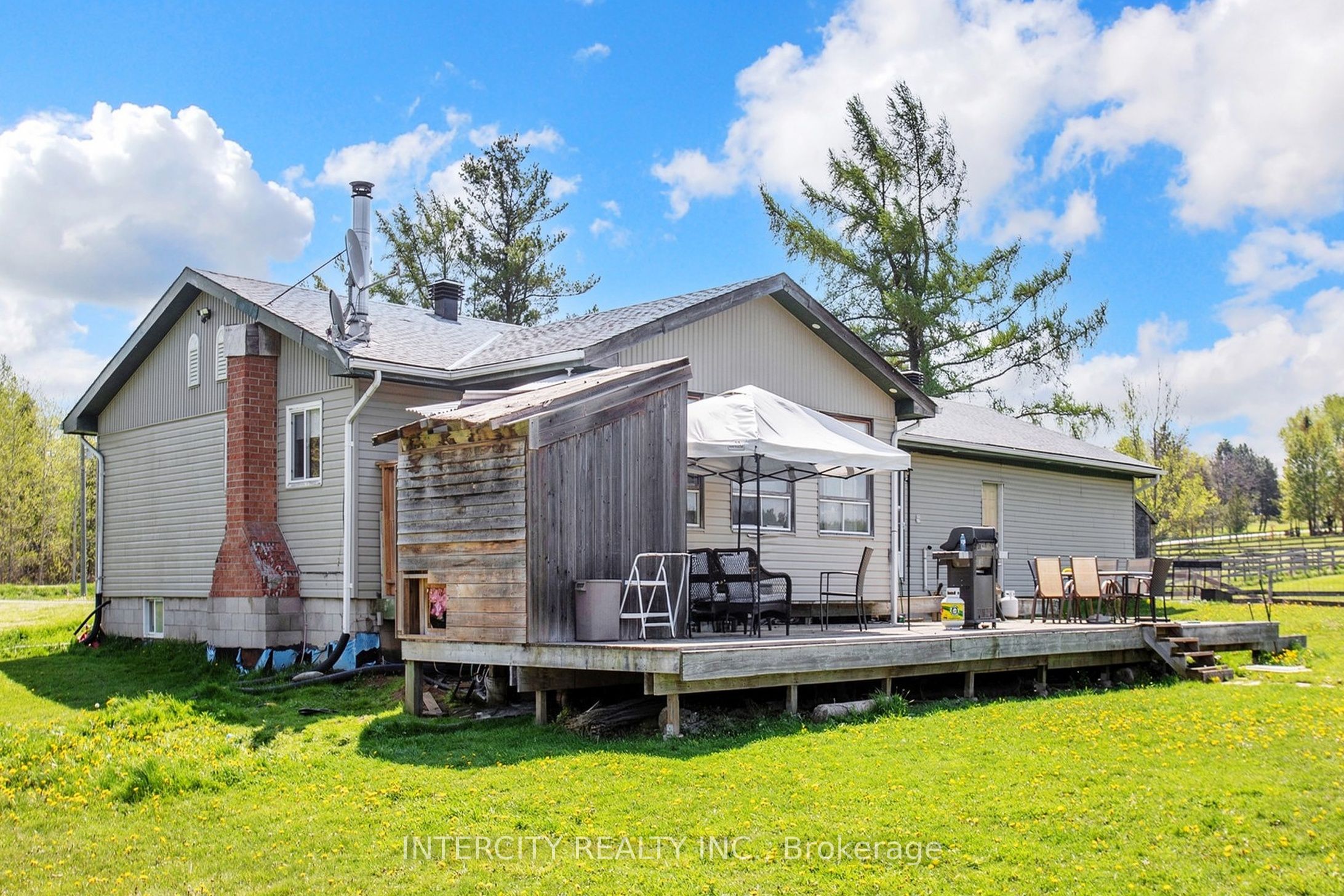 2076 15th Side Road Property Photo 40