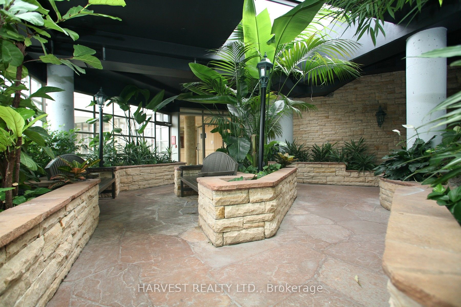 7 Townsgate Drive 1402 Property Photo 6