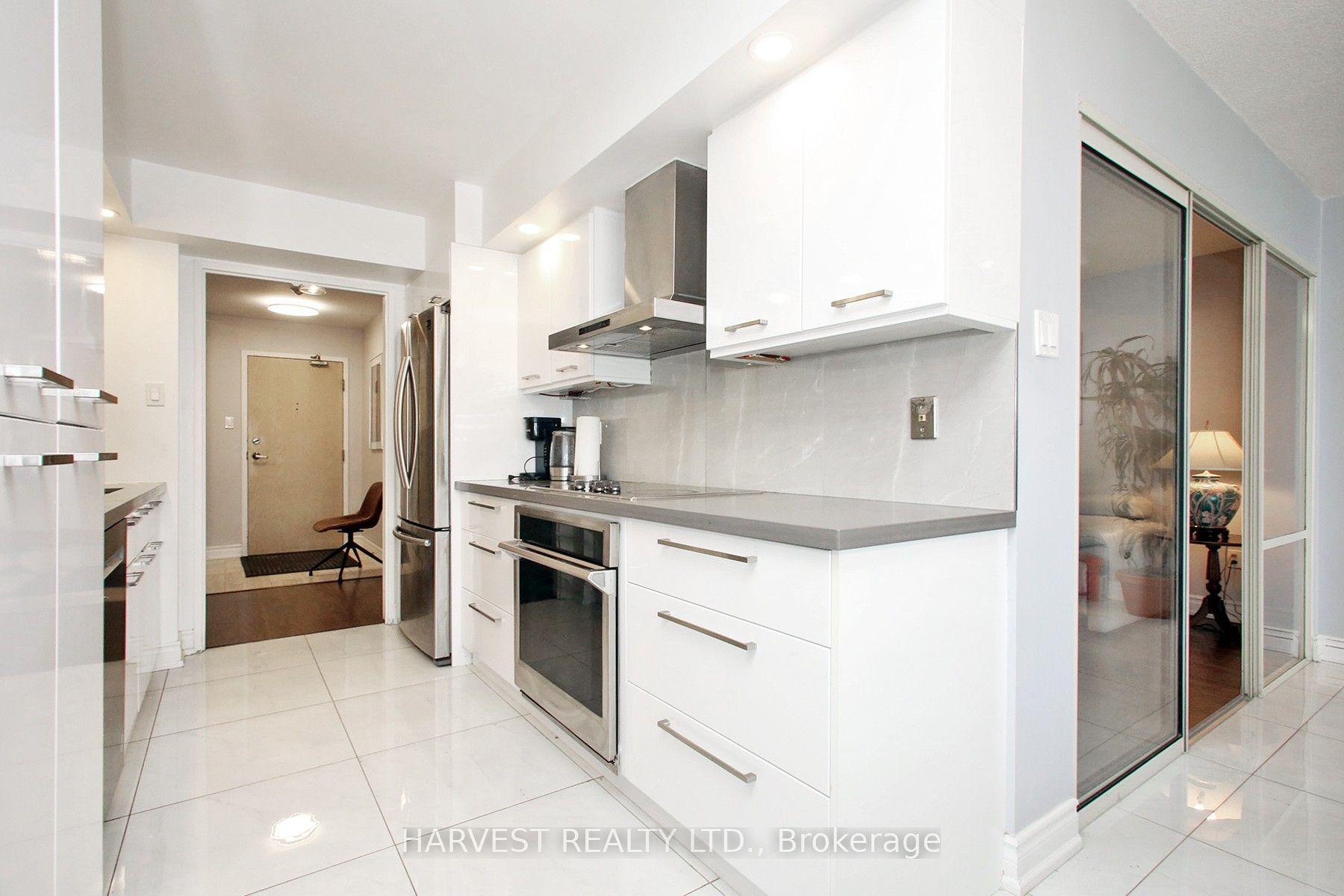 7 Townsgate Drive 1402 Property Photo 8