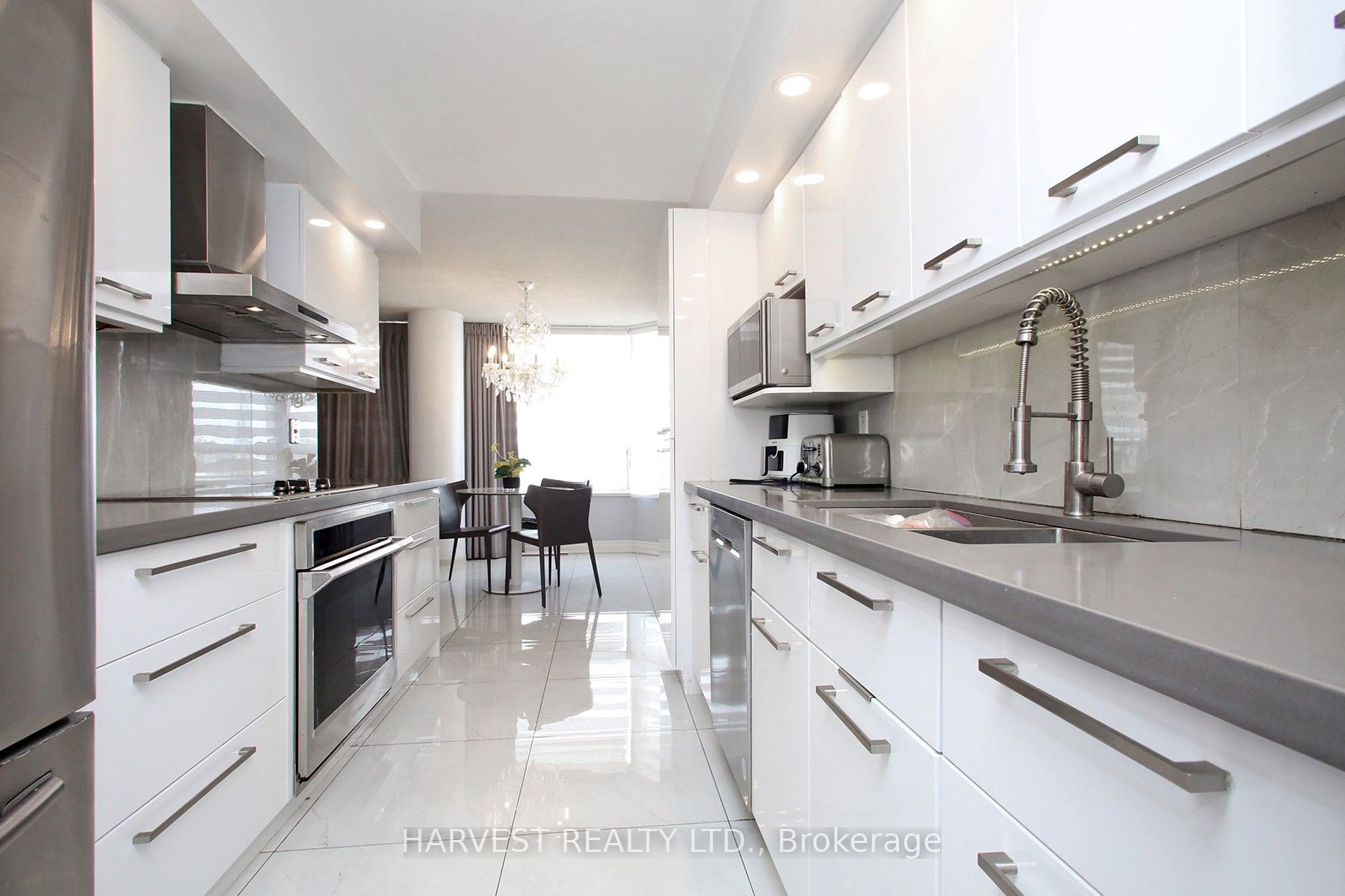 7 Townsgate Drive 1402 Property Photo 11