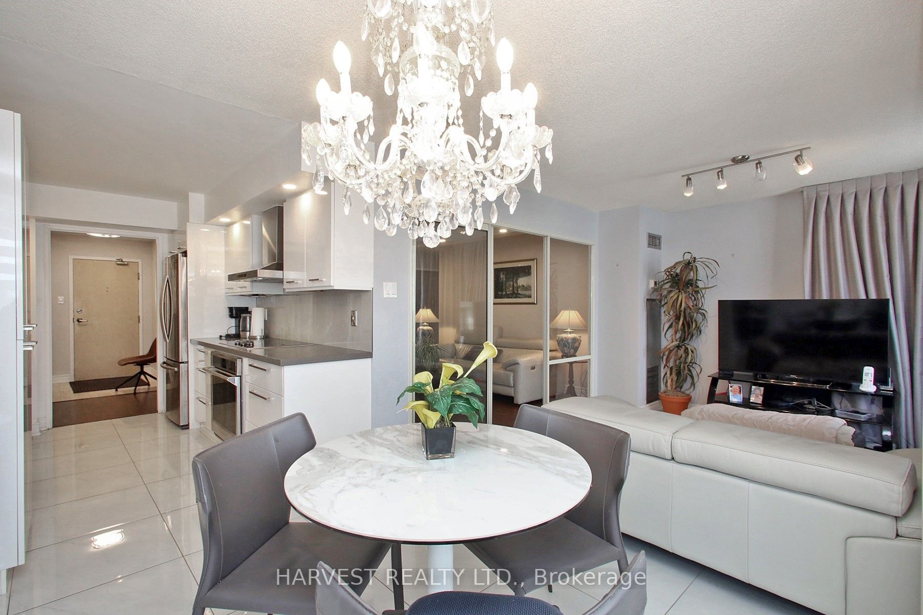 7 Townsgate Drive 1402 Property Photo 14