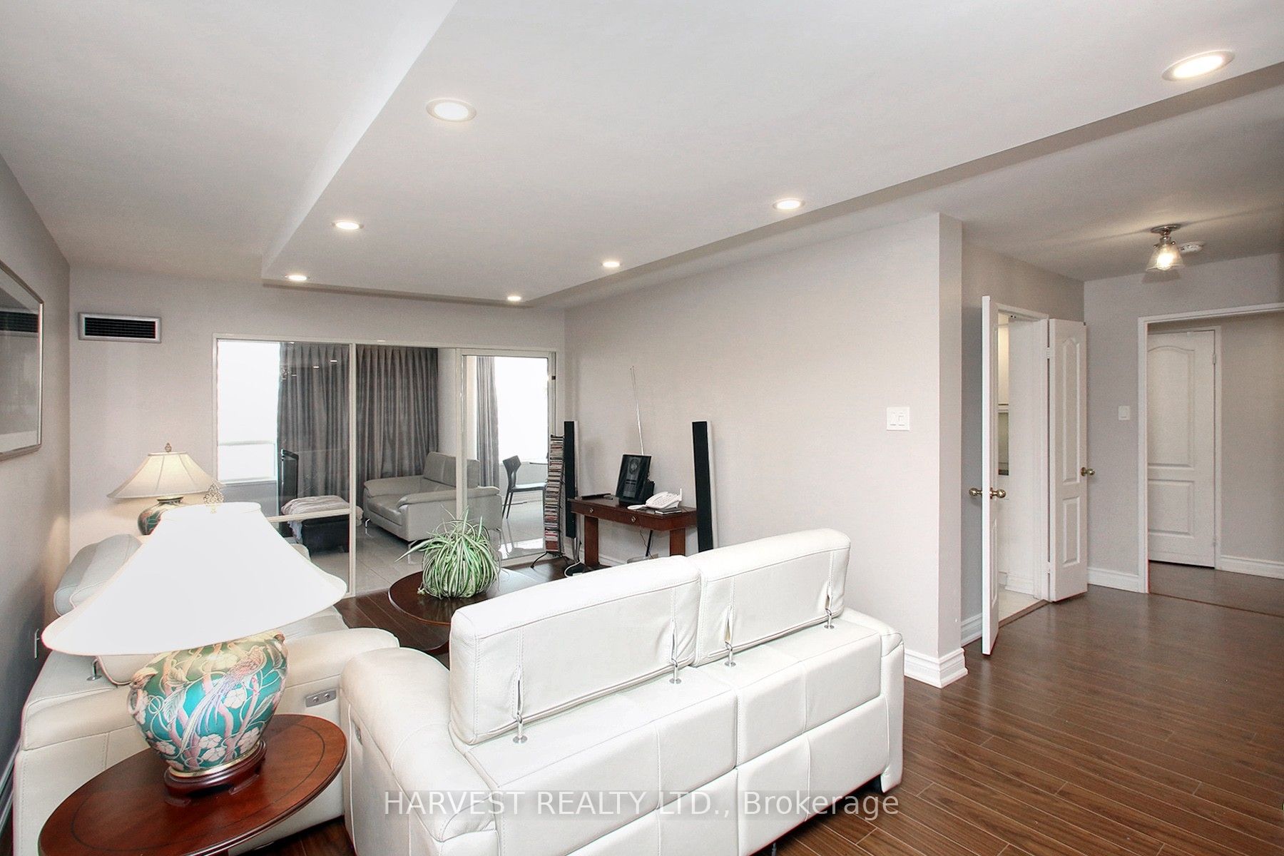7 Townsgate Drive 1402 Property Photo 20