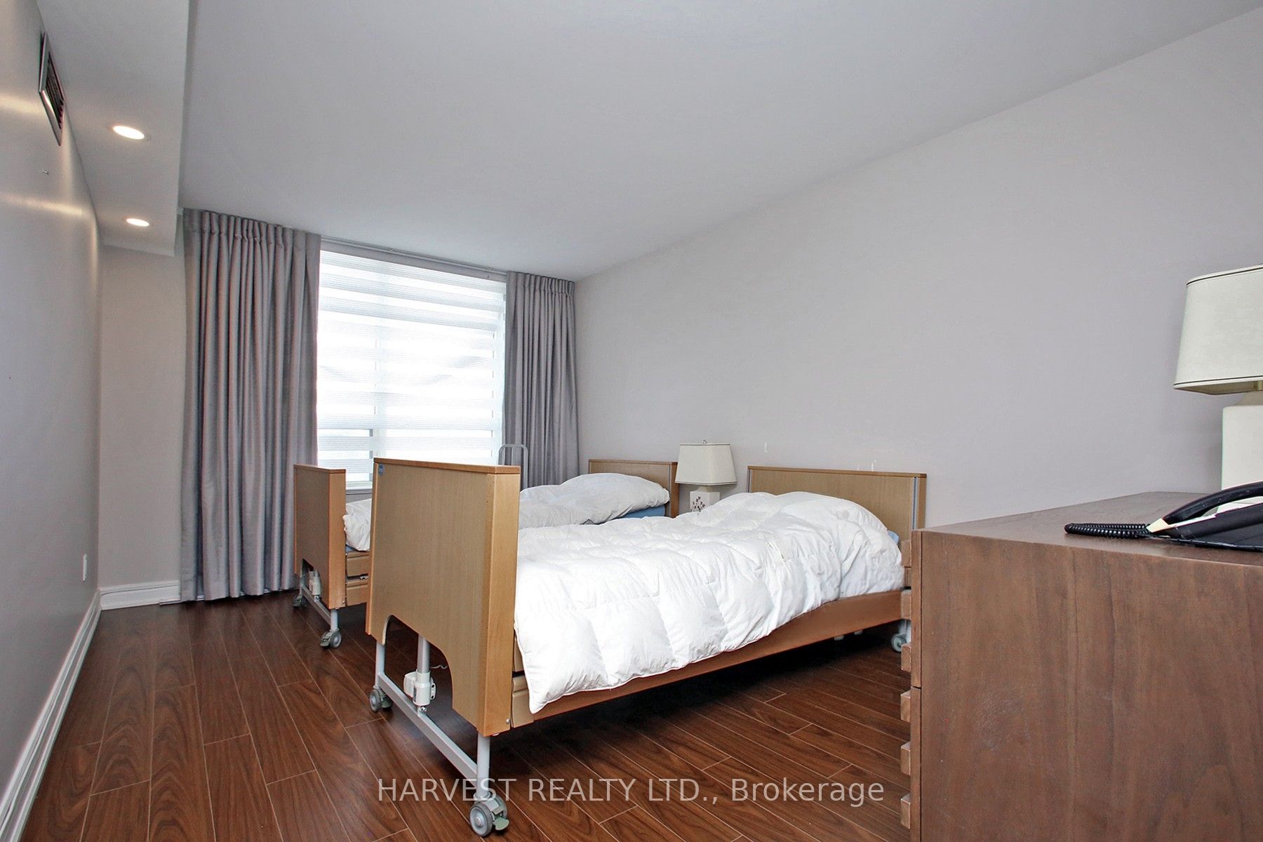 7 Townsgate Drive 1402 Property Photo 27