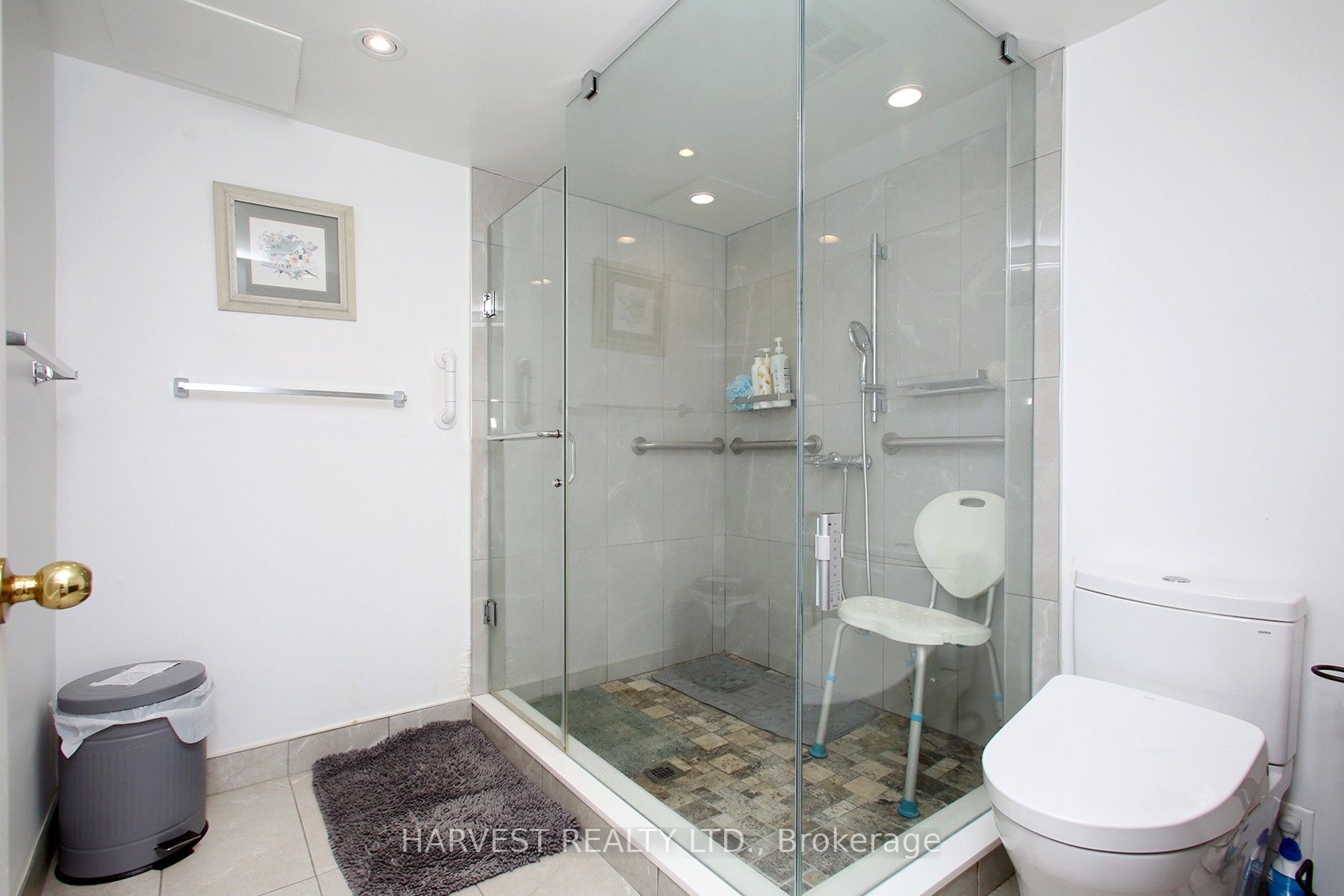 7 Townsgate Drive 1402 Property Photo 28