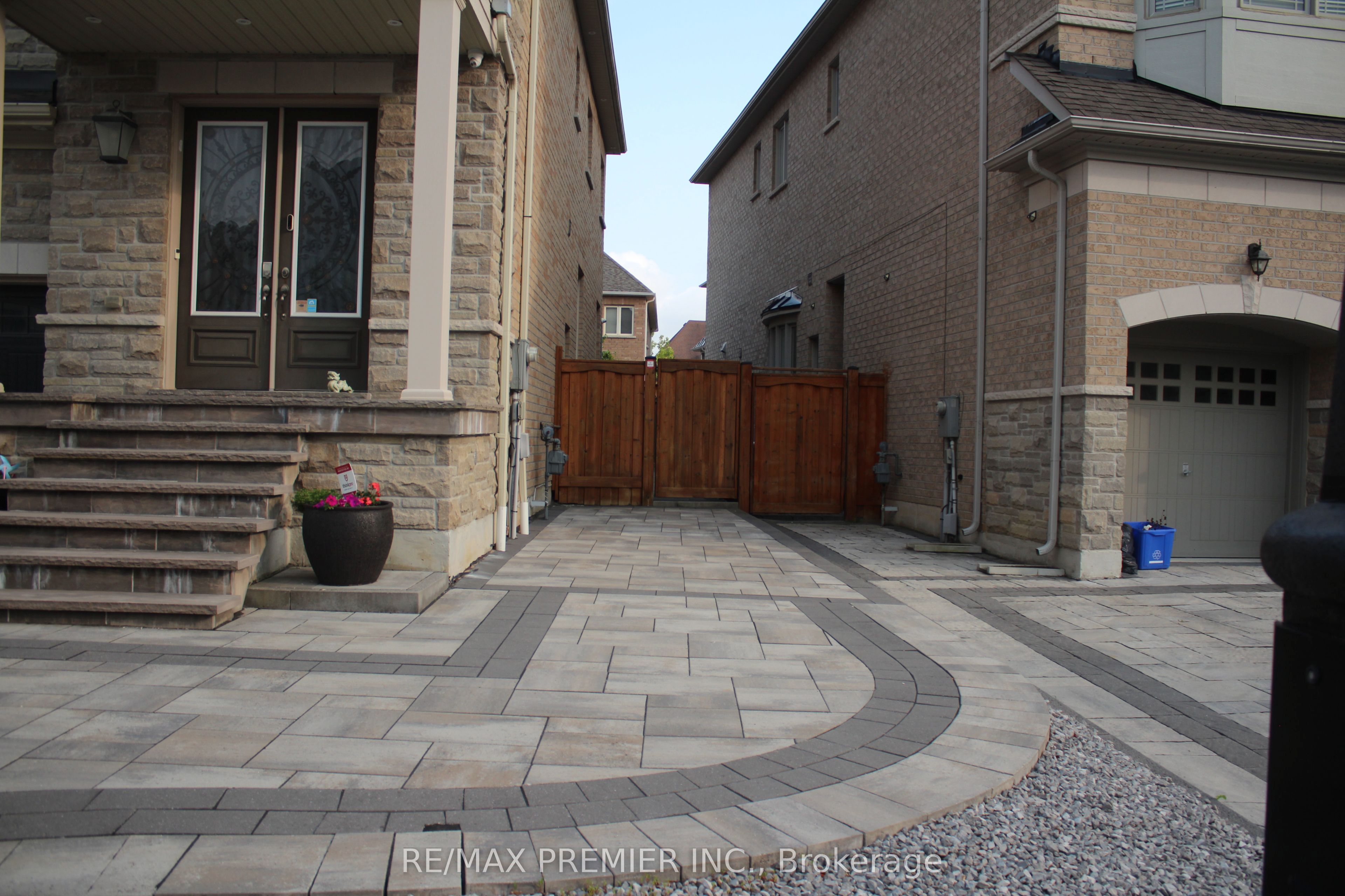 122 Garyscholl Road Bsmt Property Photo 2