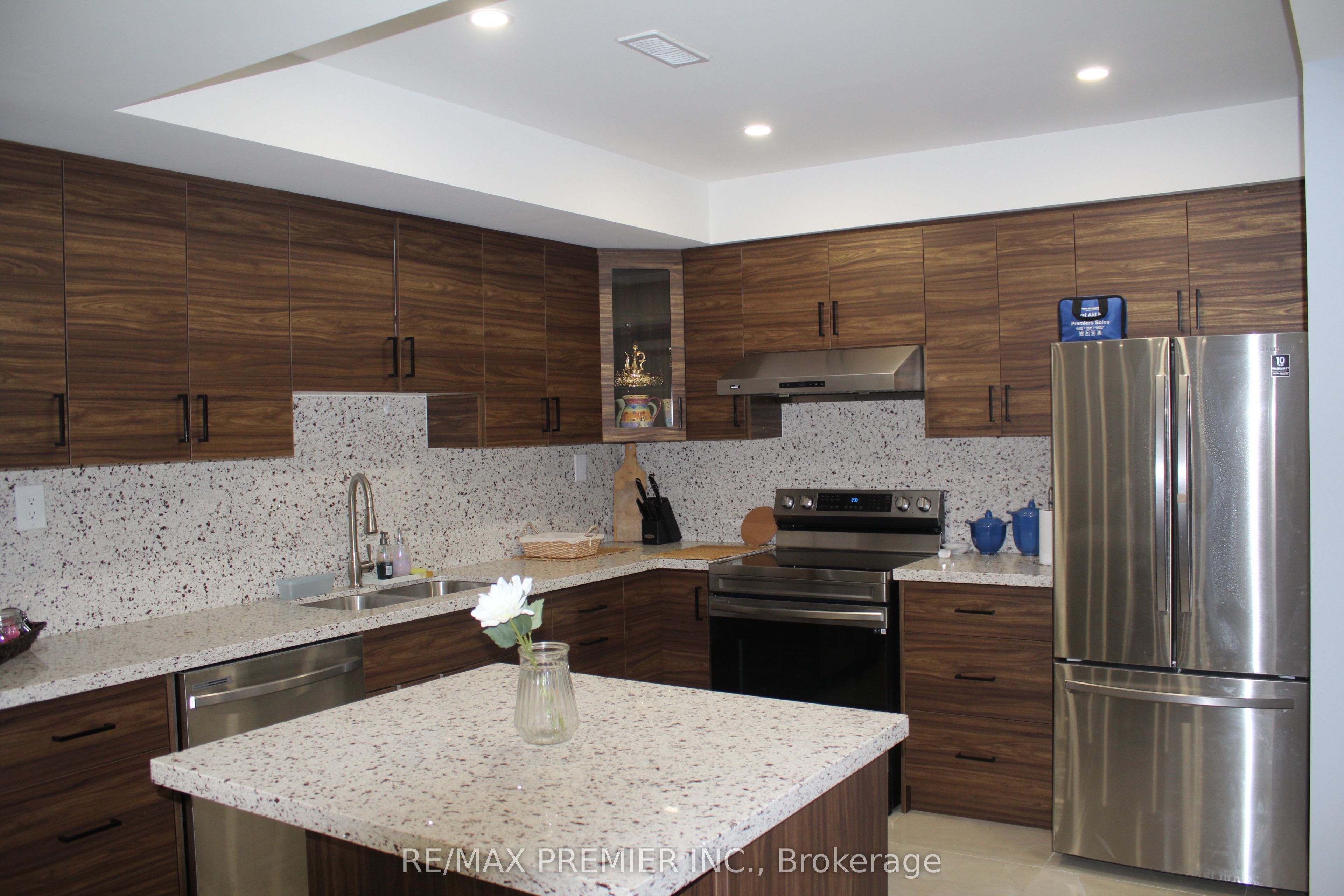 122 Garyscholl Road Bsmt Property Photo 8