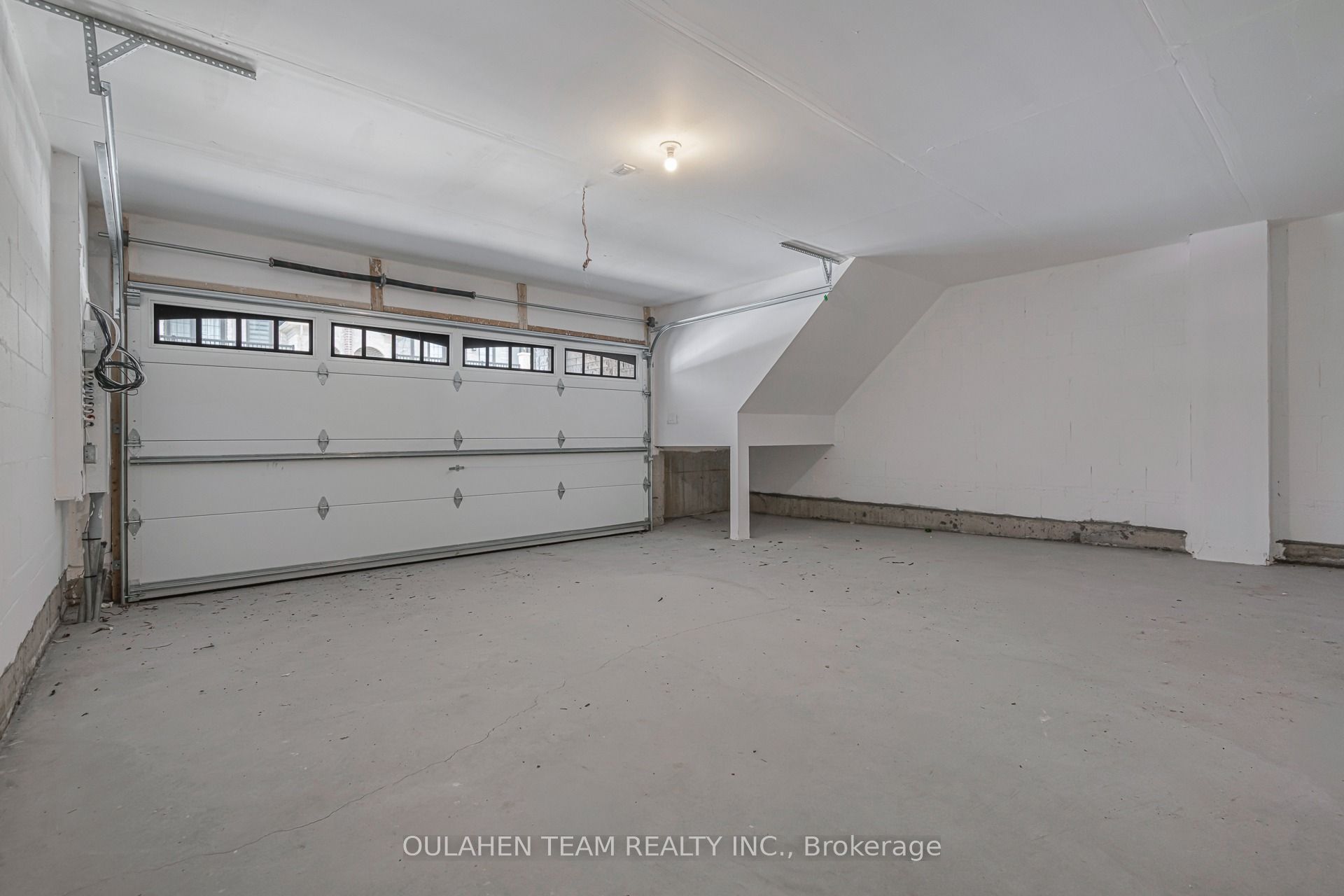 75 West Village Lane Property Photo 29