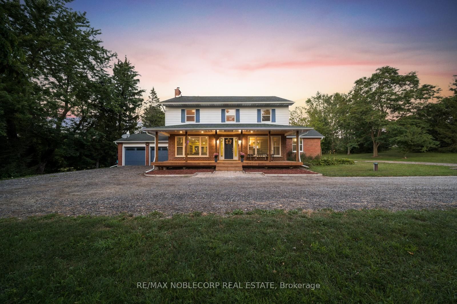 2037 15th Side Road Property Photo 2