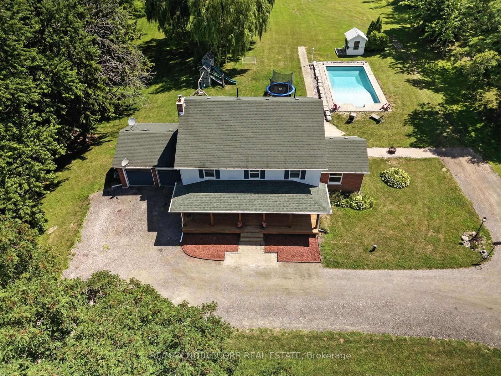 2037 15th Side Road Property Photo 5