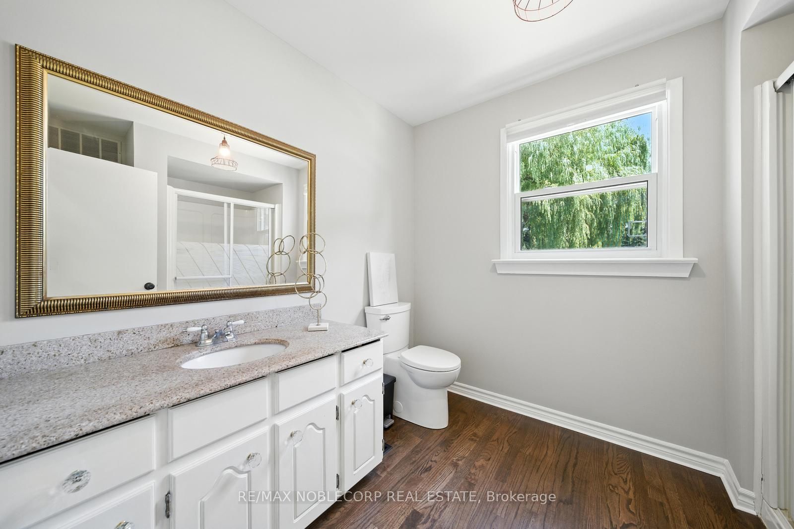 2037 15th Side Road Property Photo 25