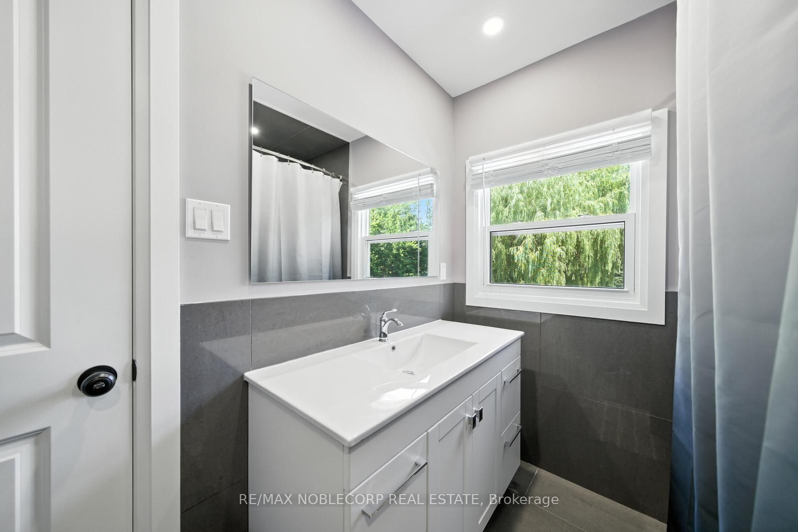 2037 15th Side Road Property Photo 36