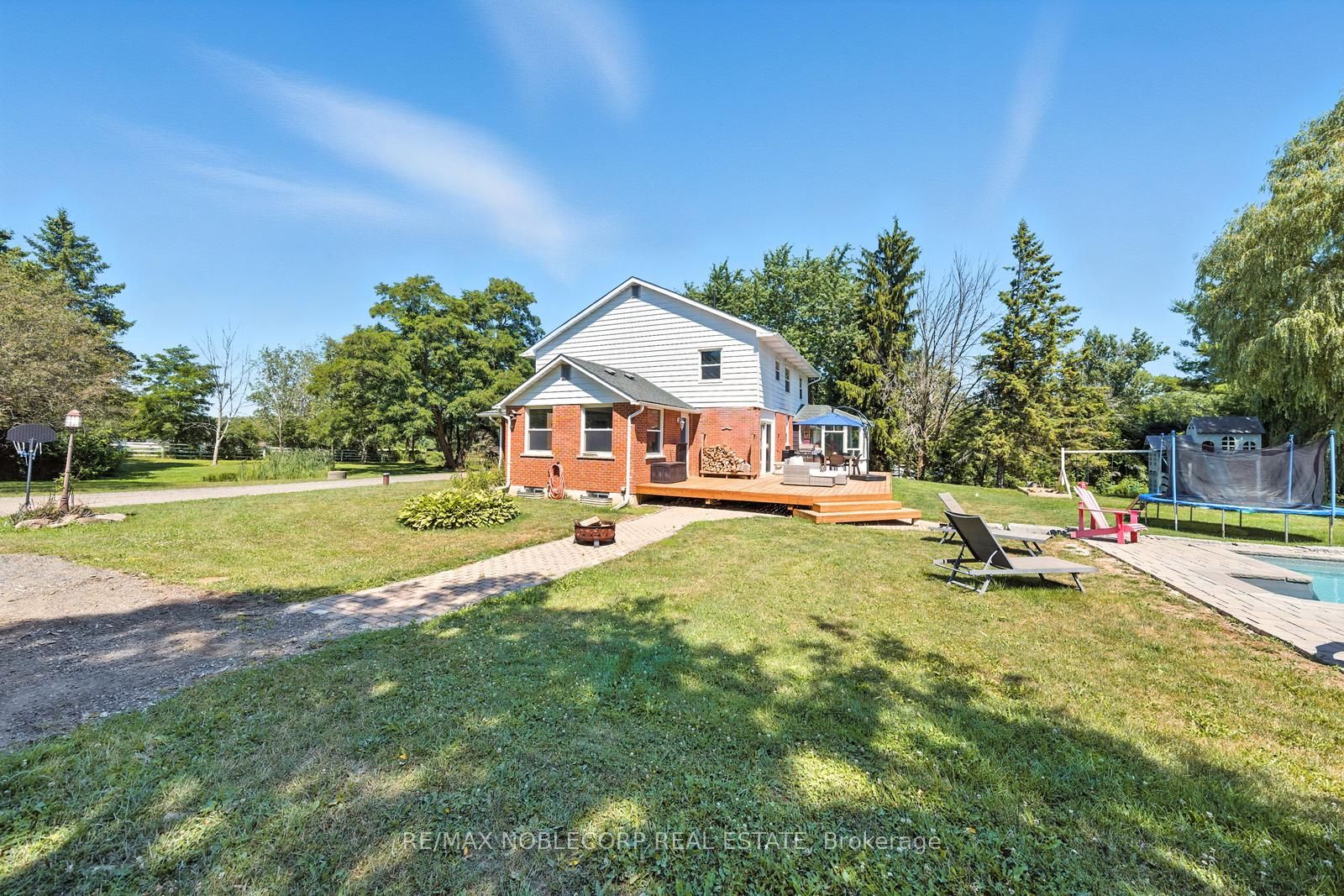 2037 15th Side Road Property Photo 37