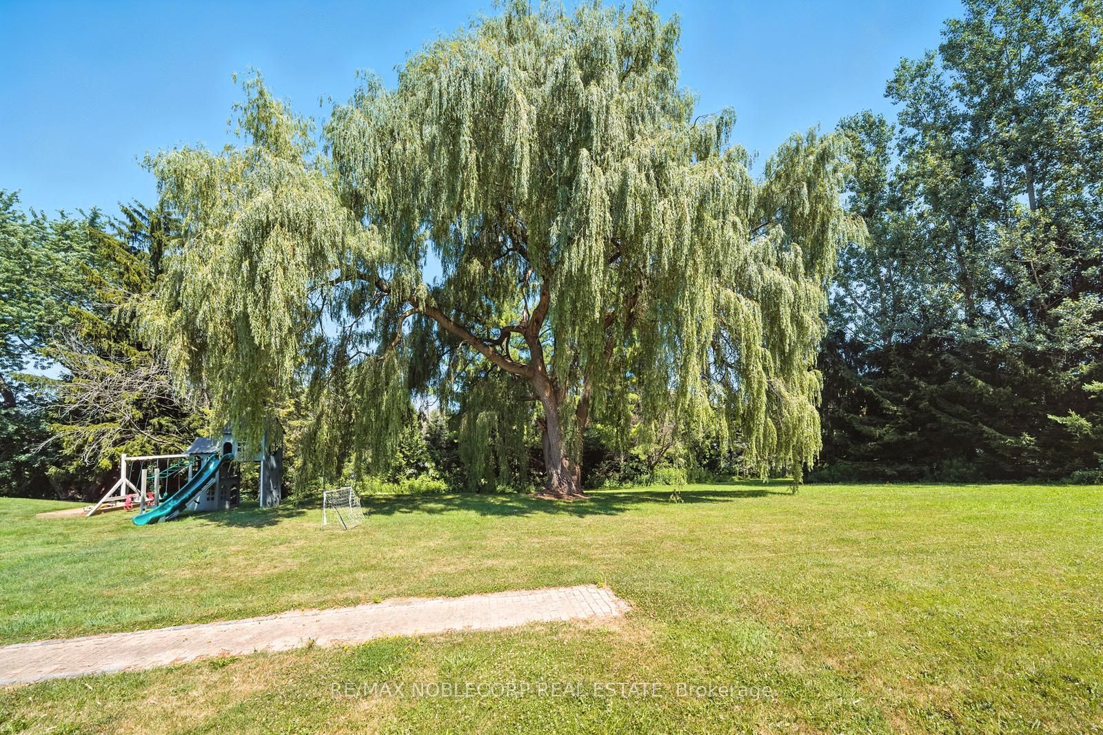 2037 15th Side Road Property Photo 42