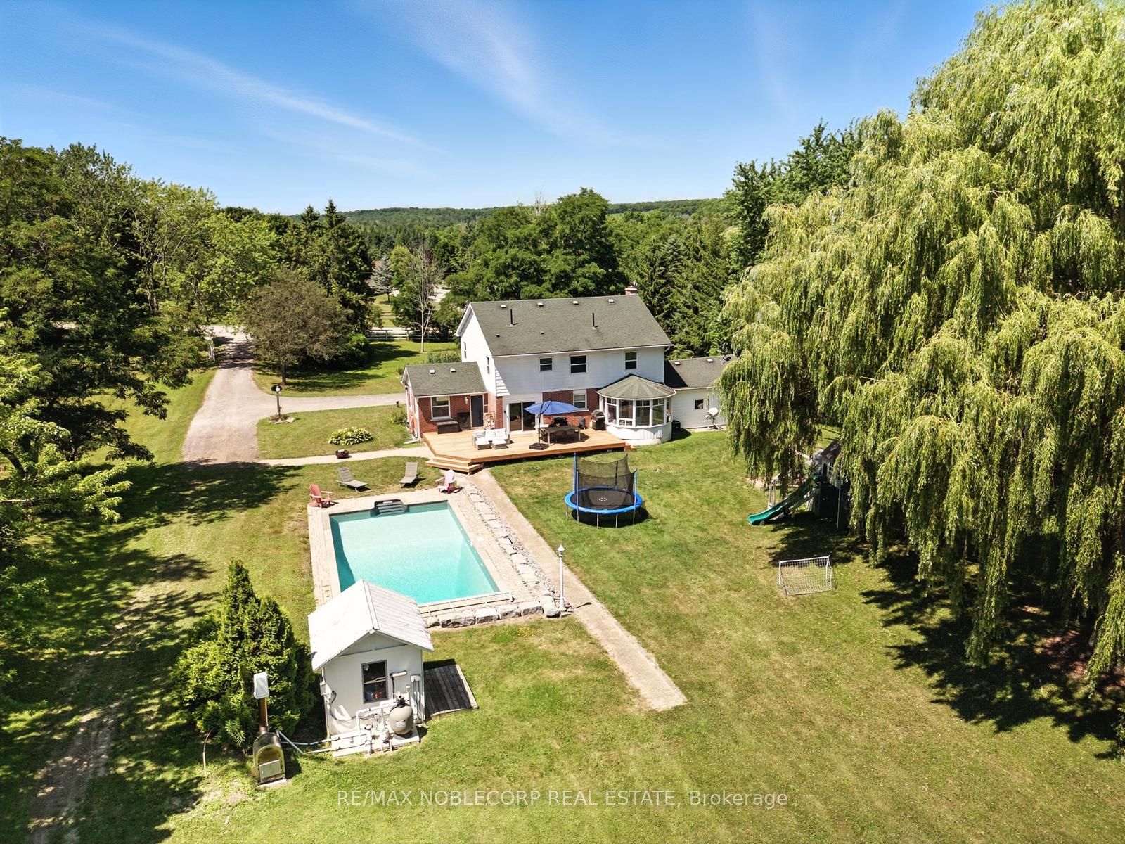 2037 15th Side Road Property Photo 47