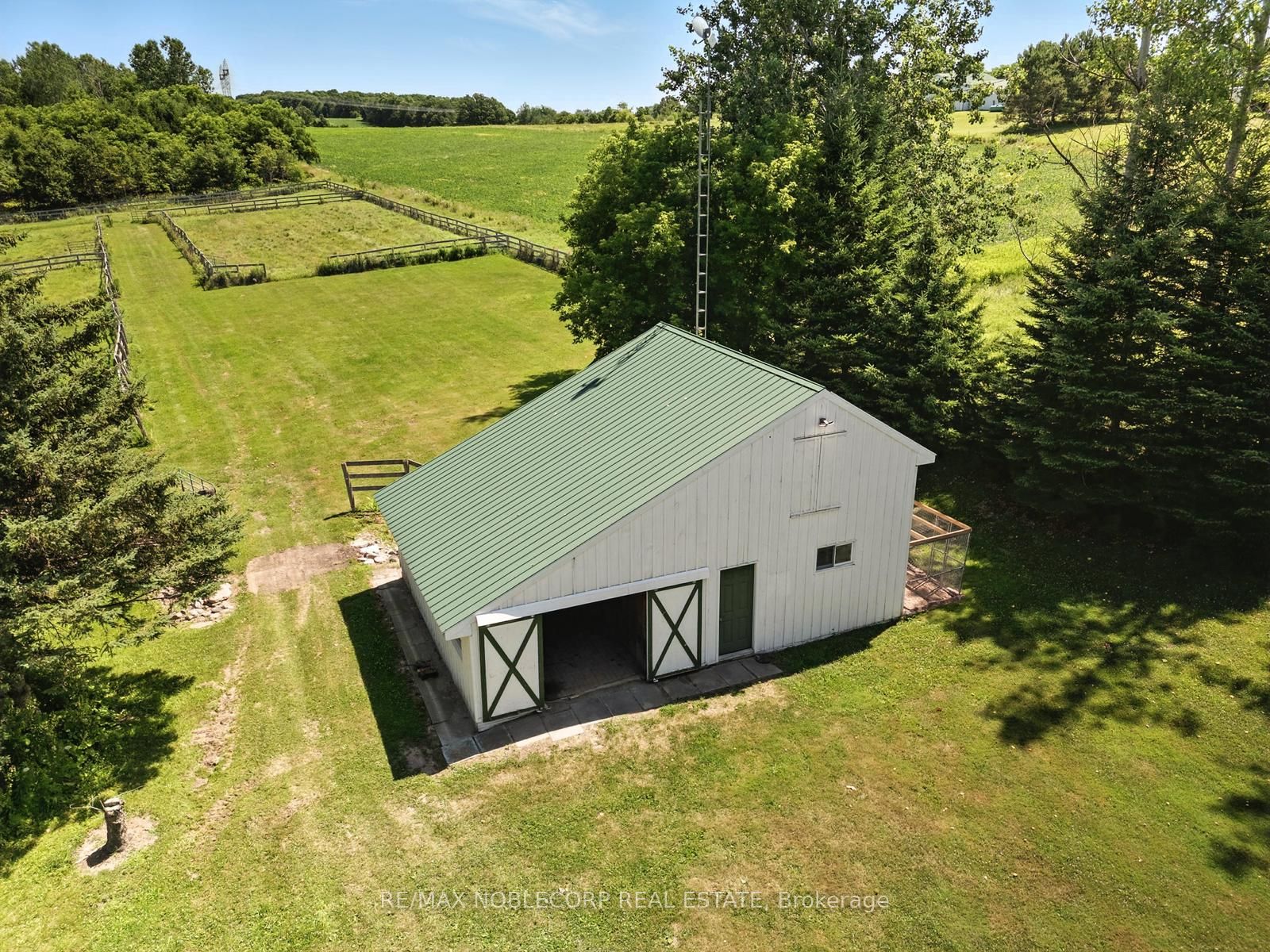 2037 15th Side Road Property Photo 49