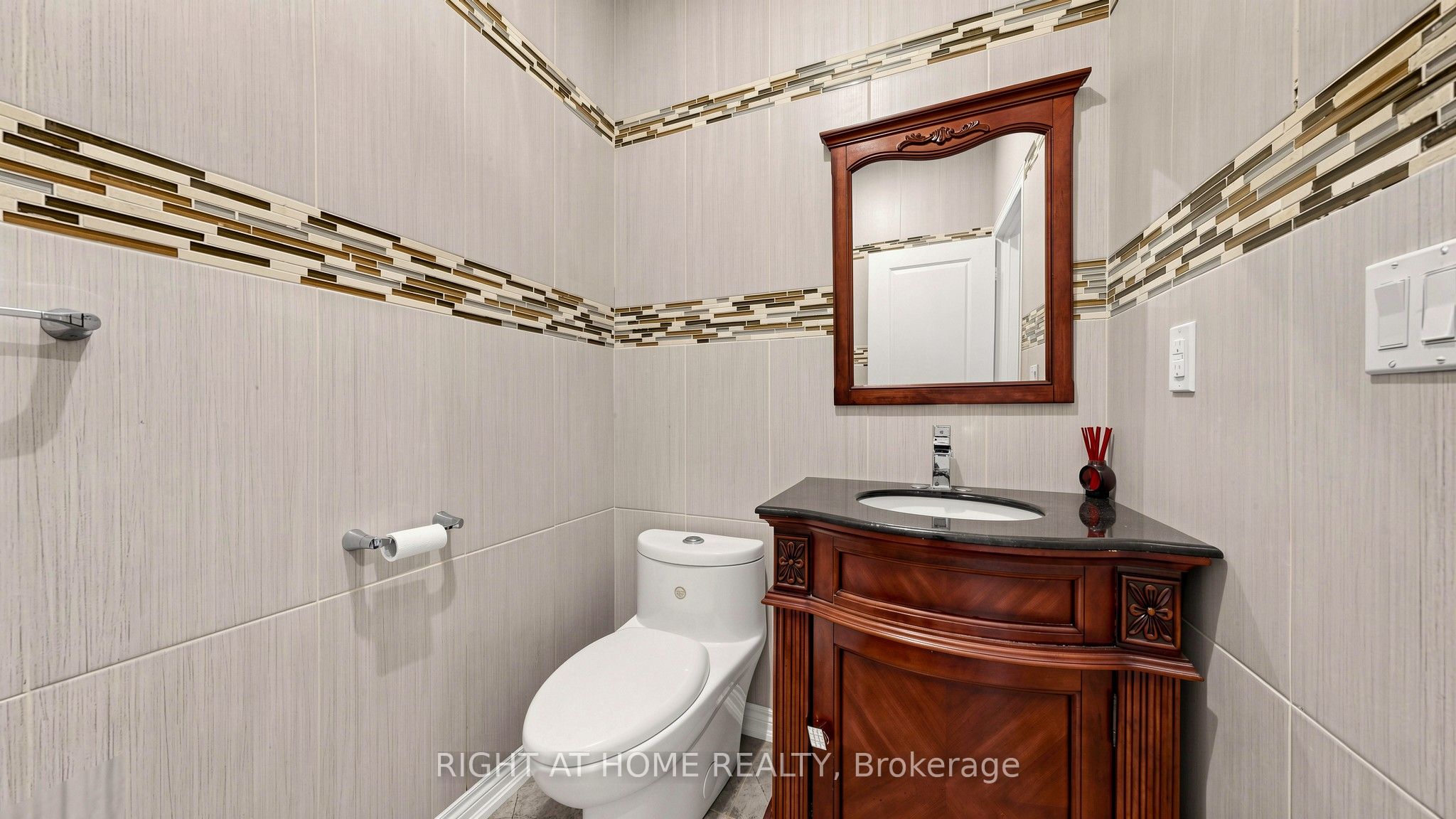 126 Kingsmere Crescent Property Photo 18