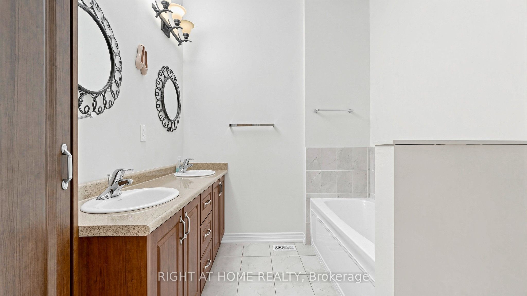 126 Kingsmere Crescent Property Photo 24
