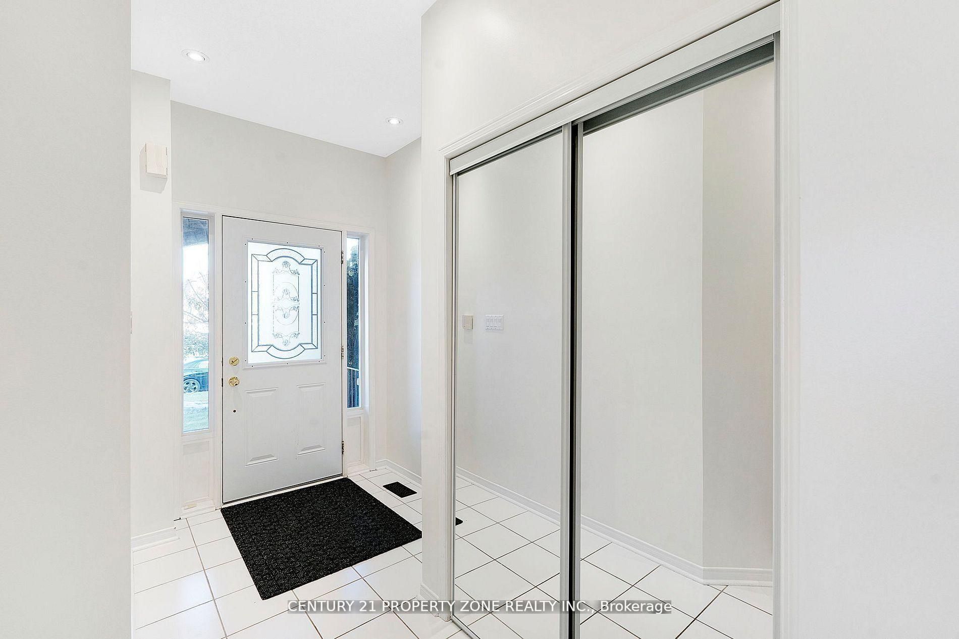 582 Plantation Gate Property Photo 4