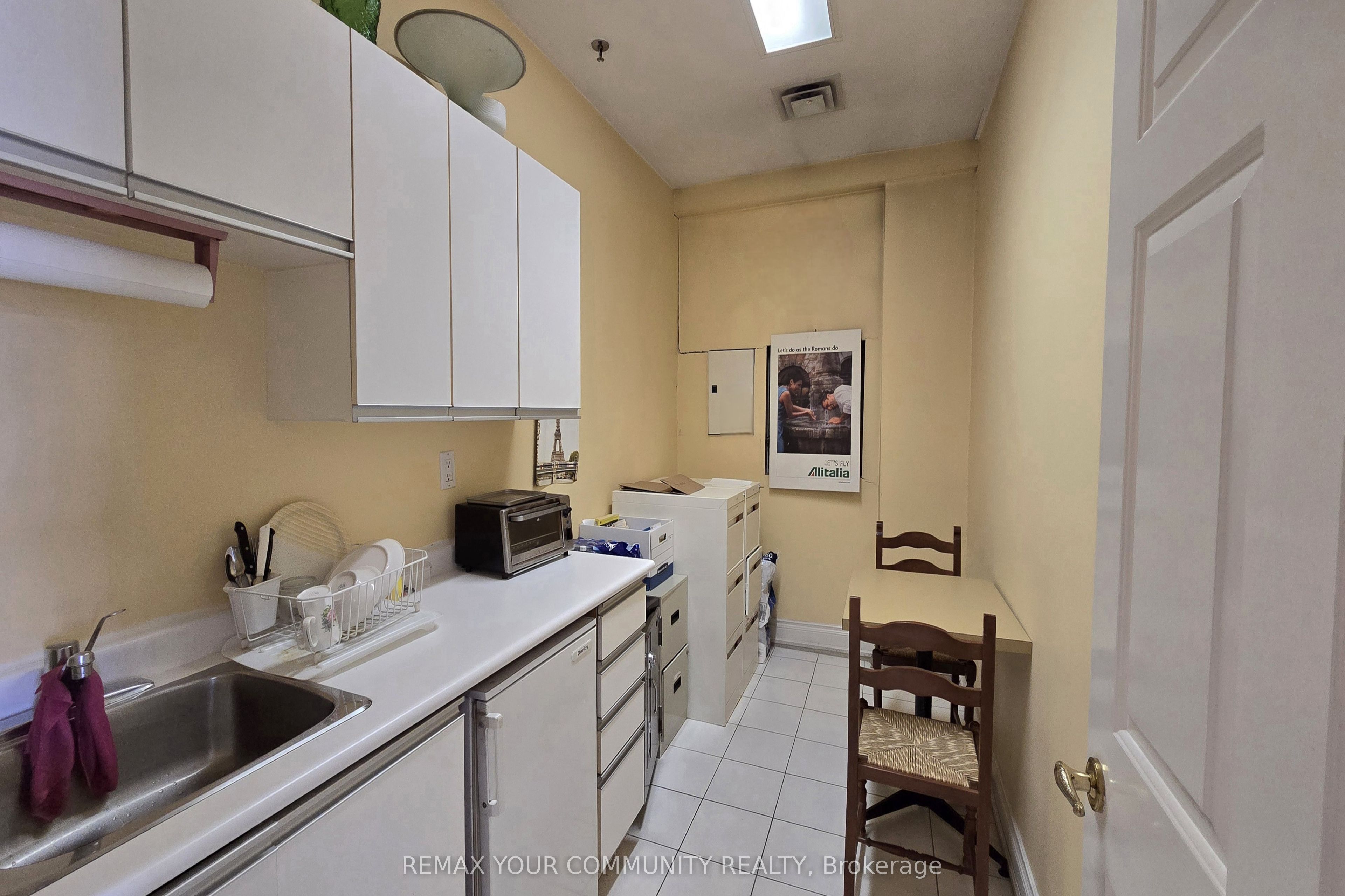 8600 Keele Street 4 Property Photo 4