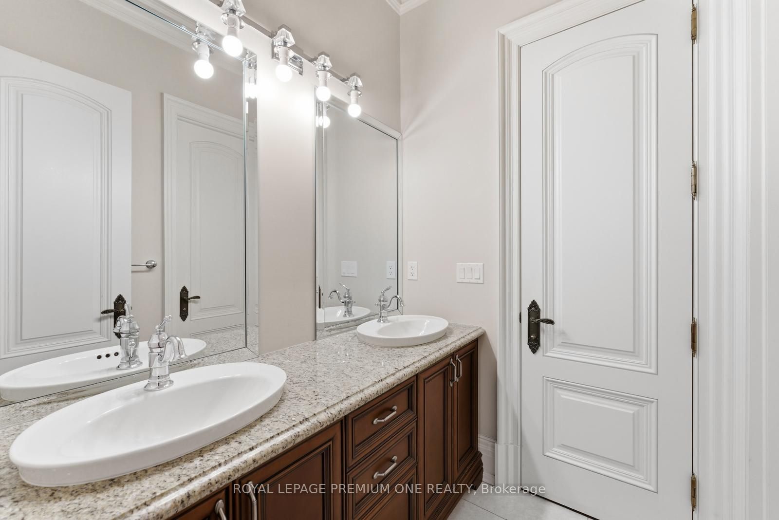 155 Cook's Mill Crescent Property Photo 29