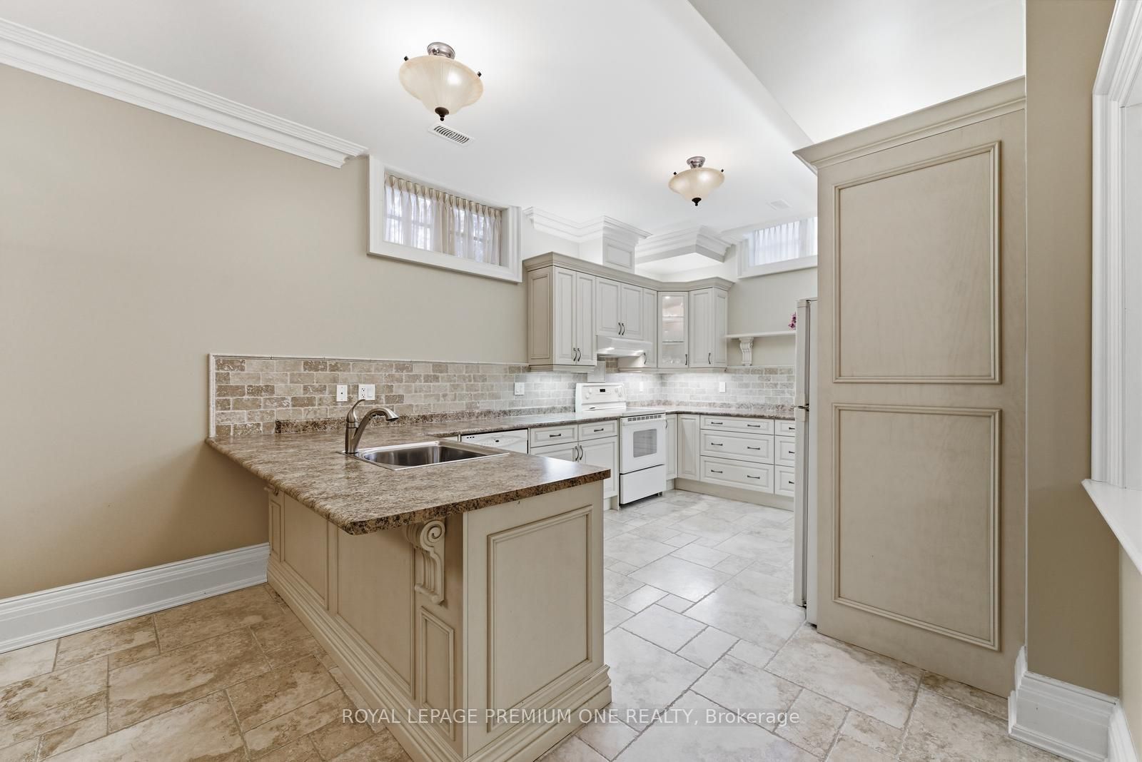 155 Cook's Mill Crescent Property Photo 35