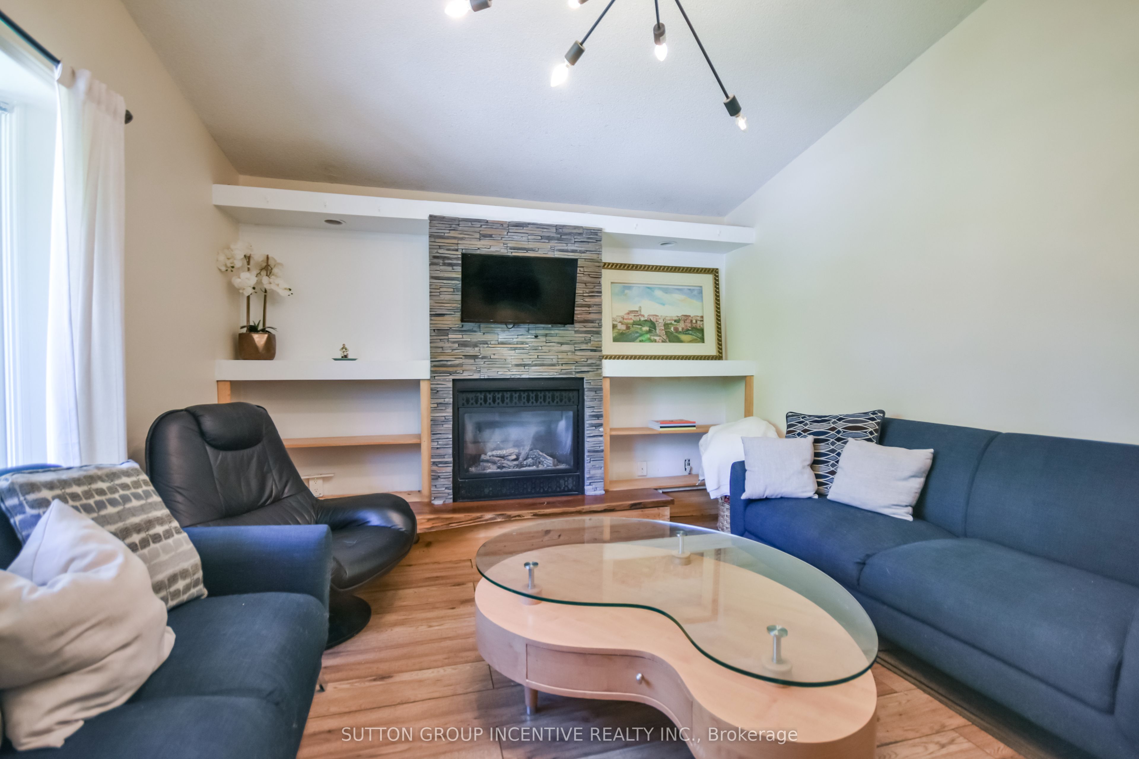 2448 Wallace Avenue Property Photo 8