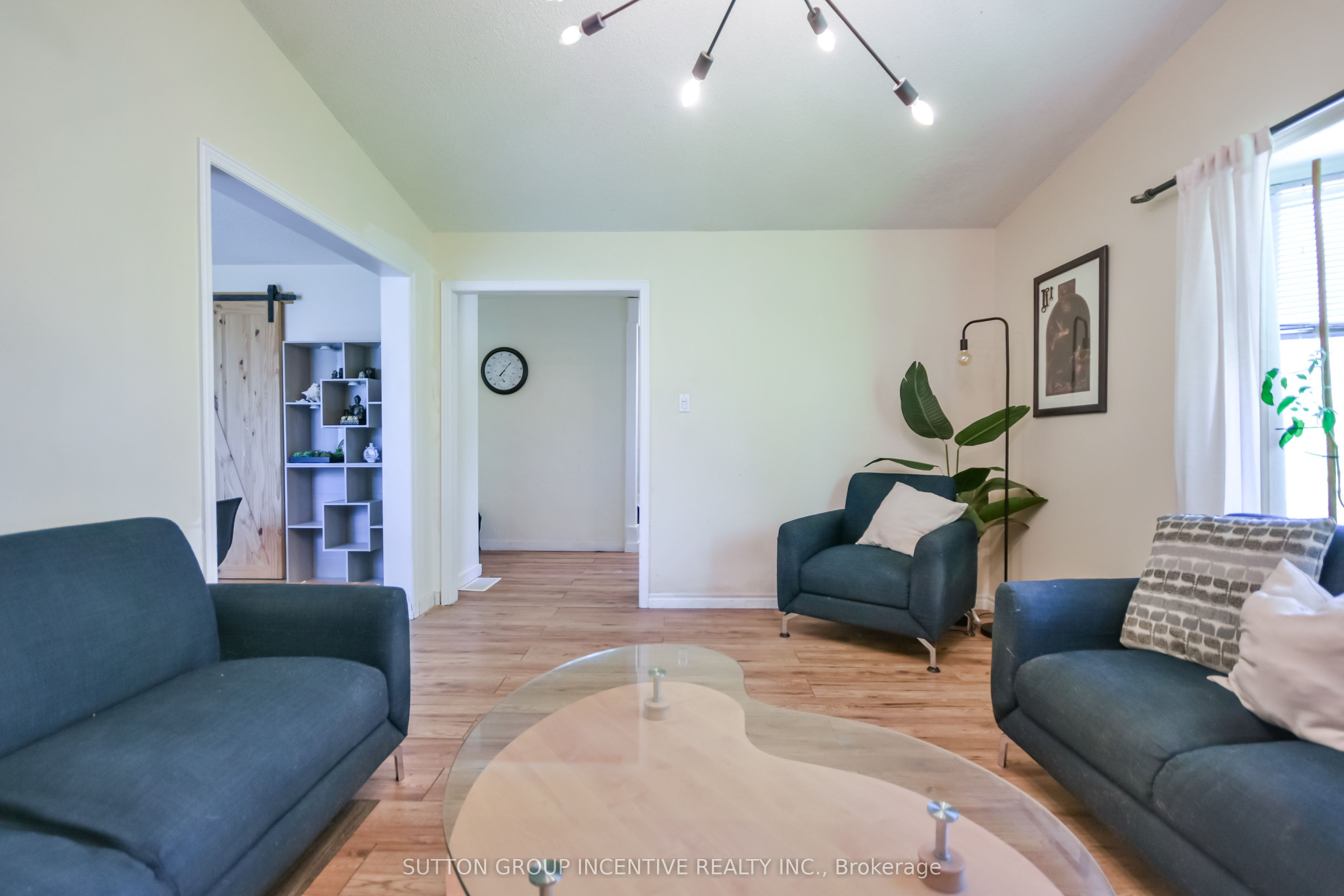 2448 Wallace Avenue Property Photo 9