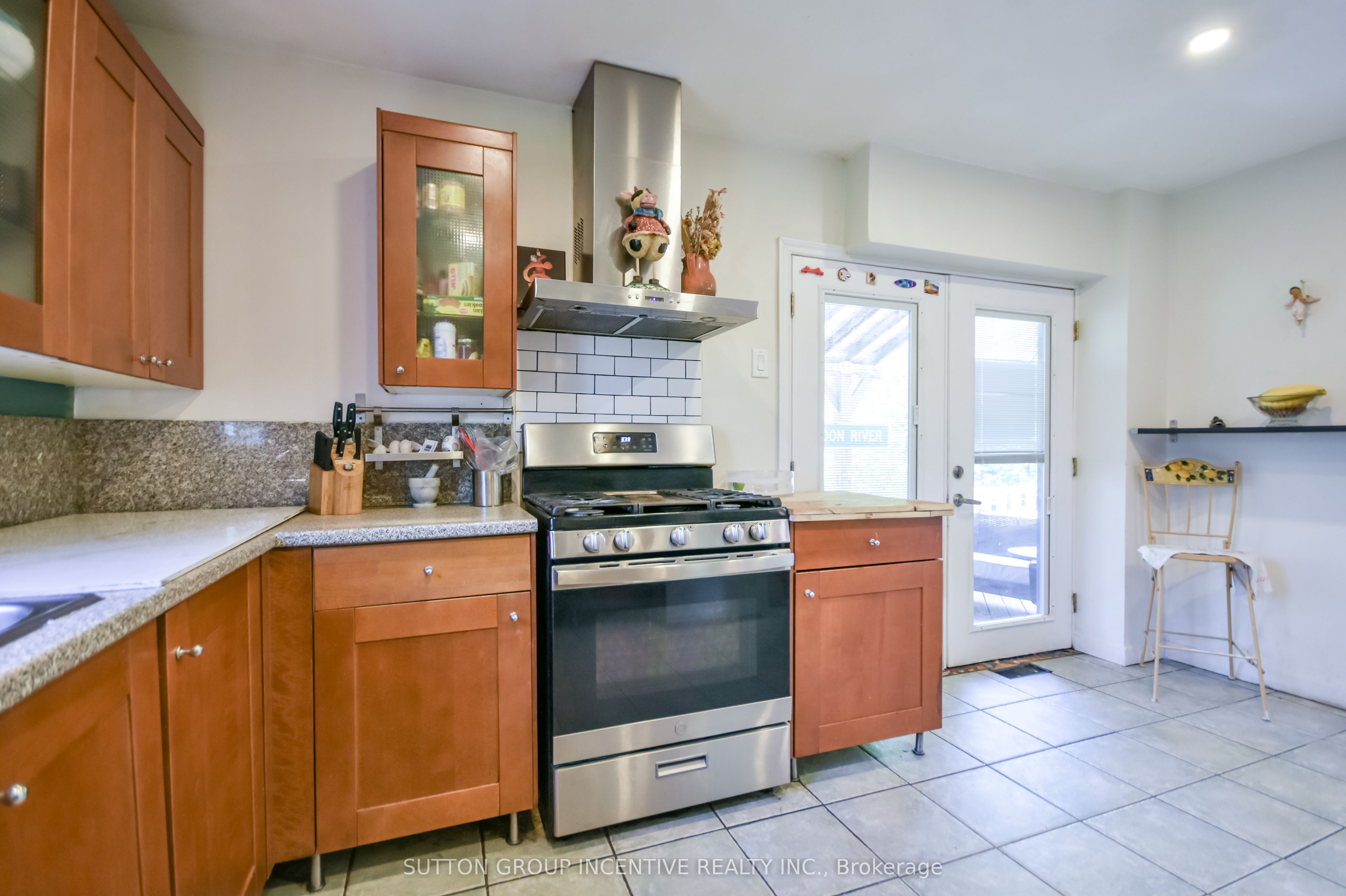 2448 Wallace Avenue Property Photo 13