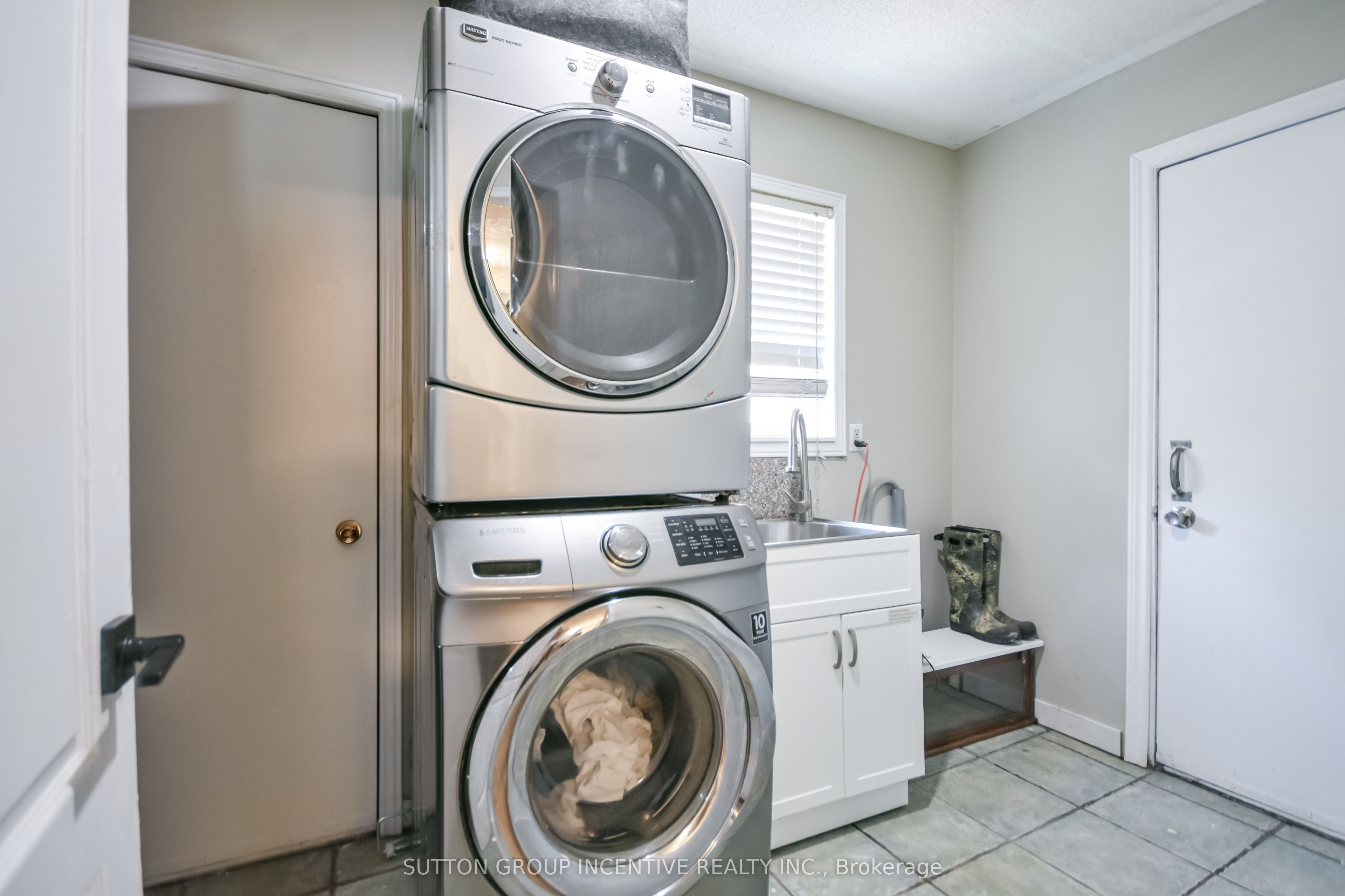 2448 Wallace Avenue Property Photo 16