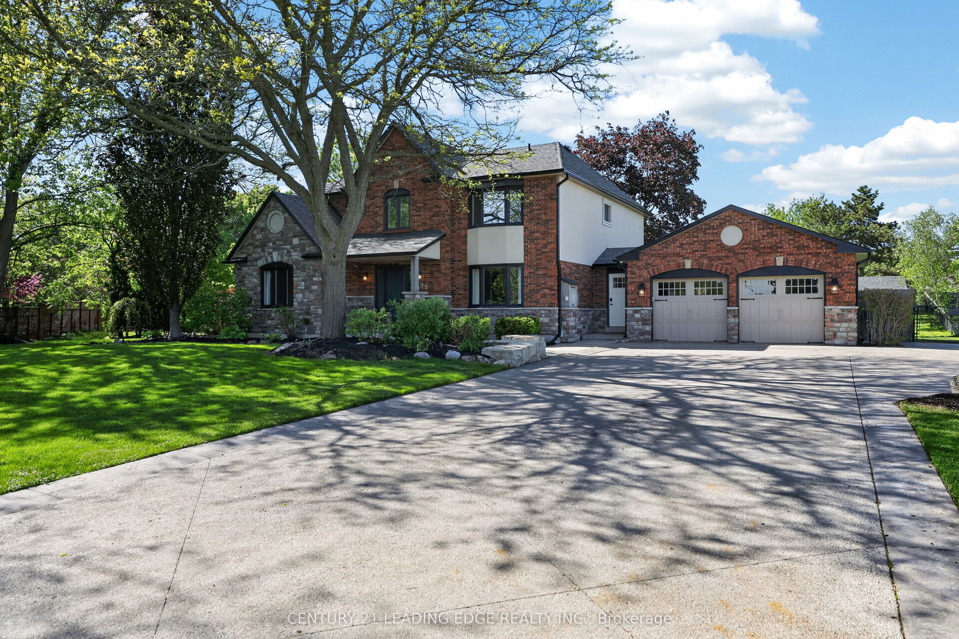 505 Aintree Drive Property Photo 3