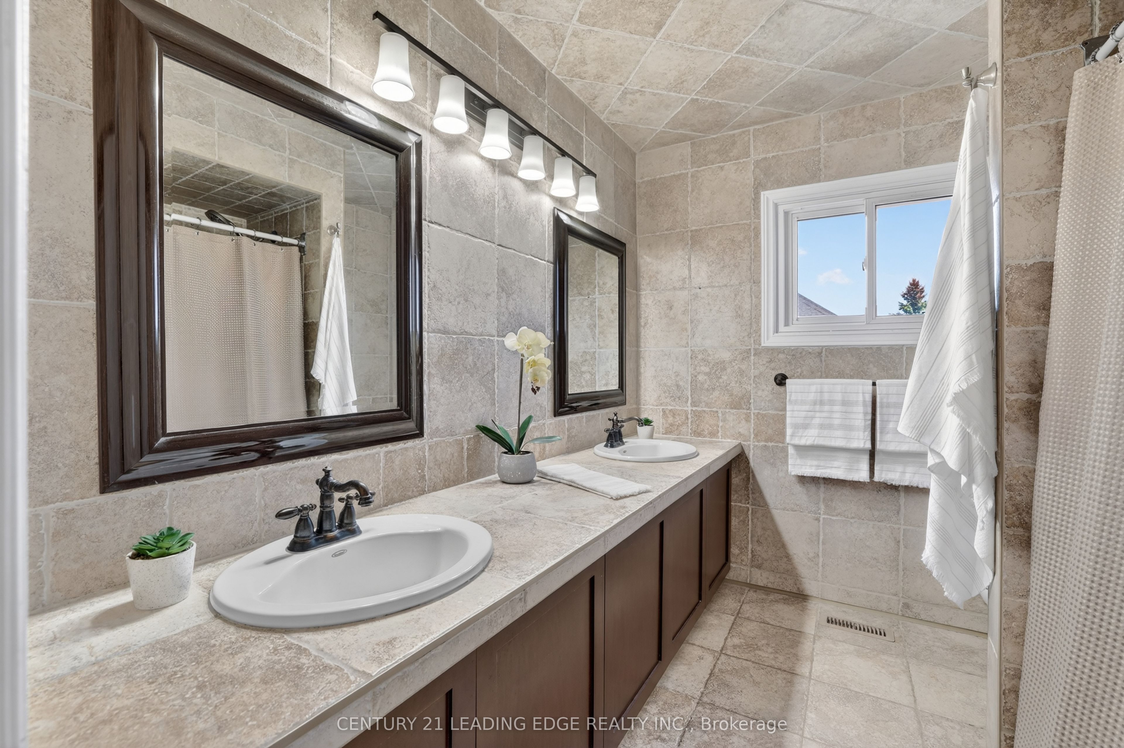 505 Aintree Drive Property Photo 28