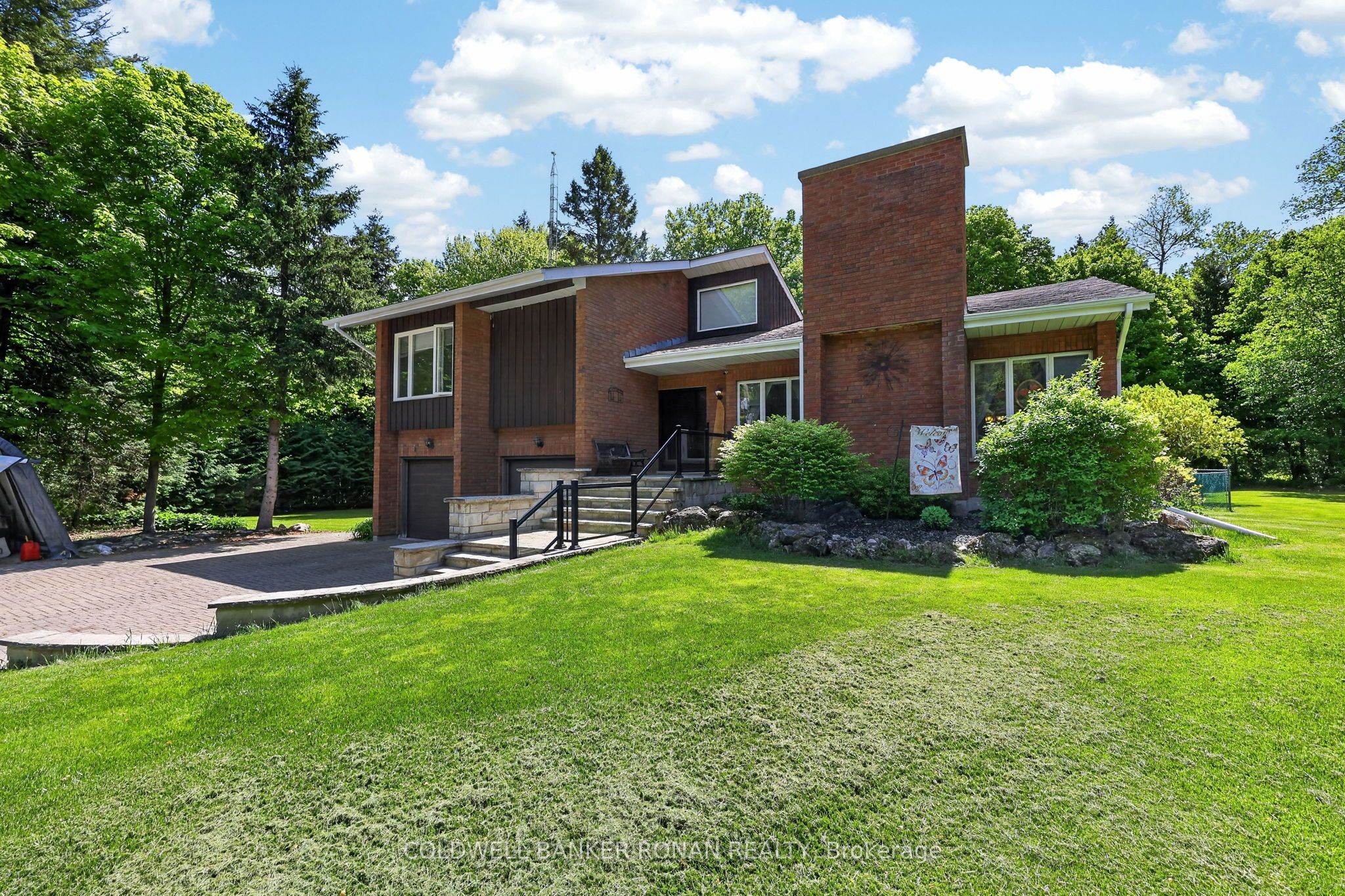 5565 5th Line Property Photo 3
