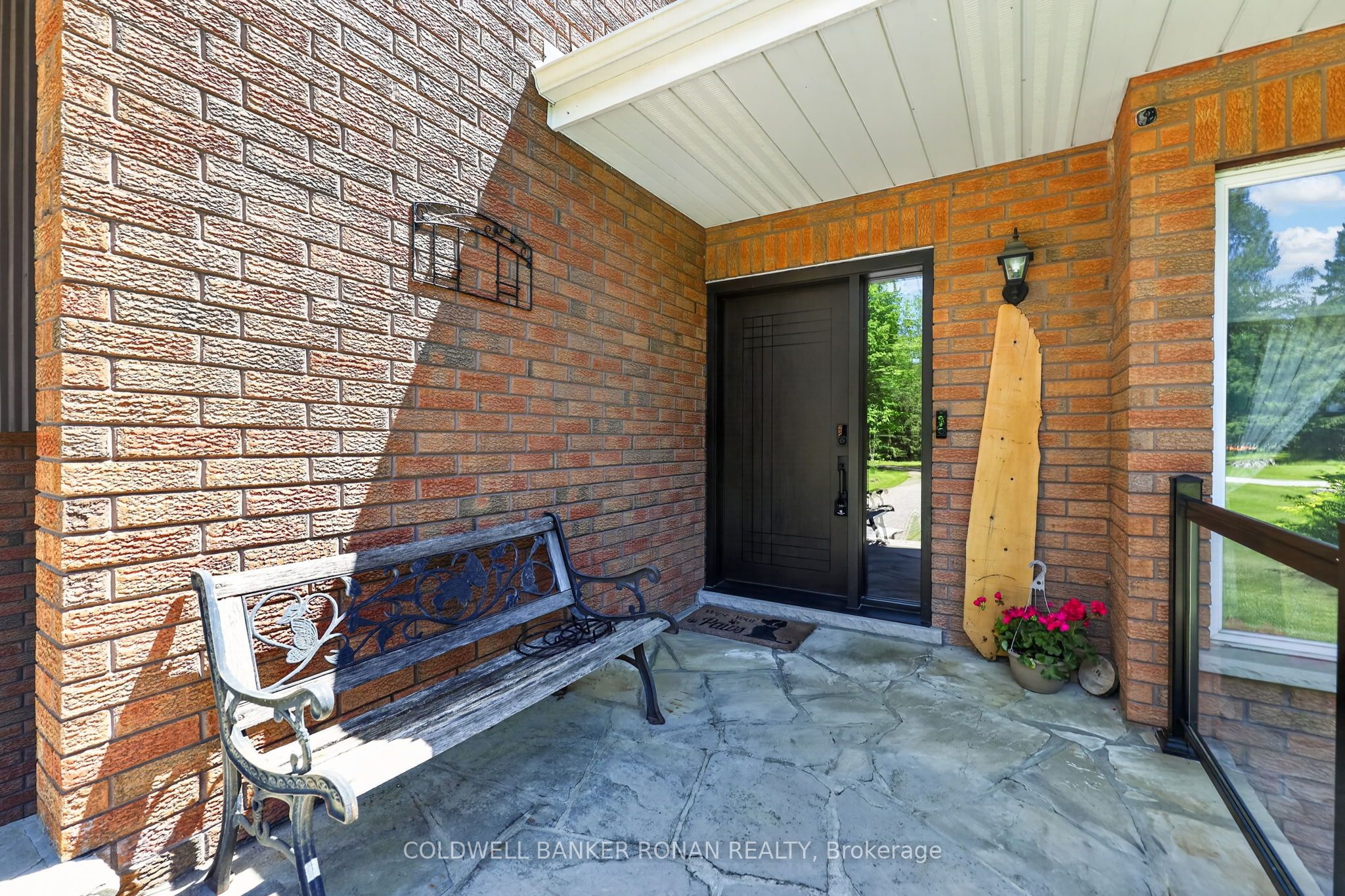 5565 5th Line Property Photo 4