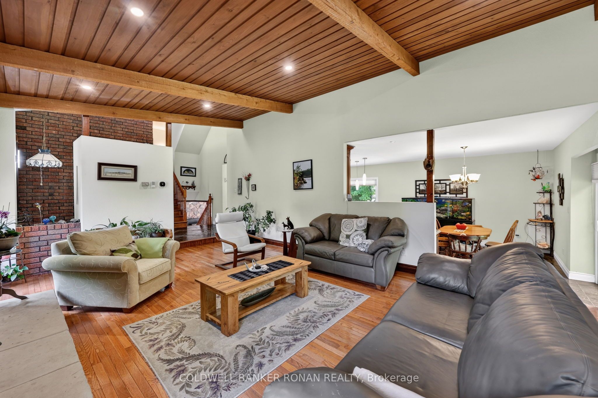 5565 5th Line Property Photo 8