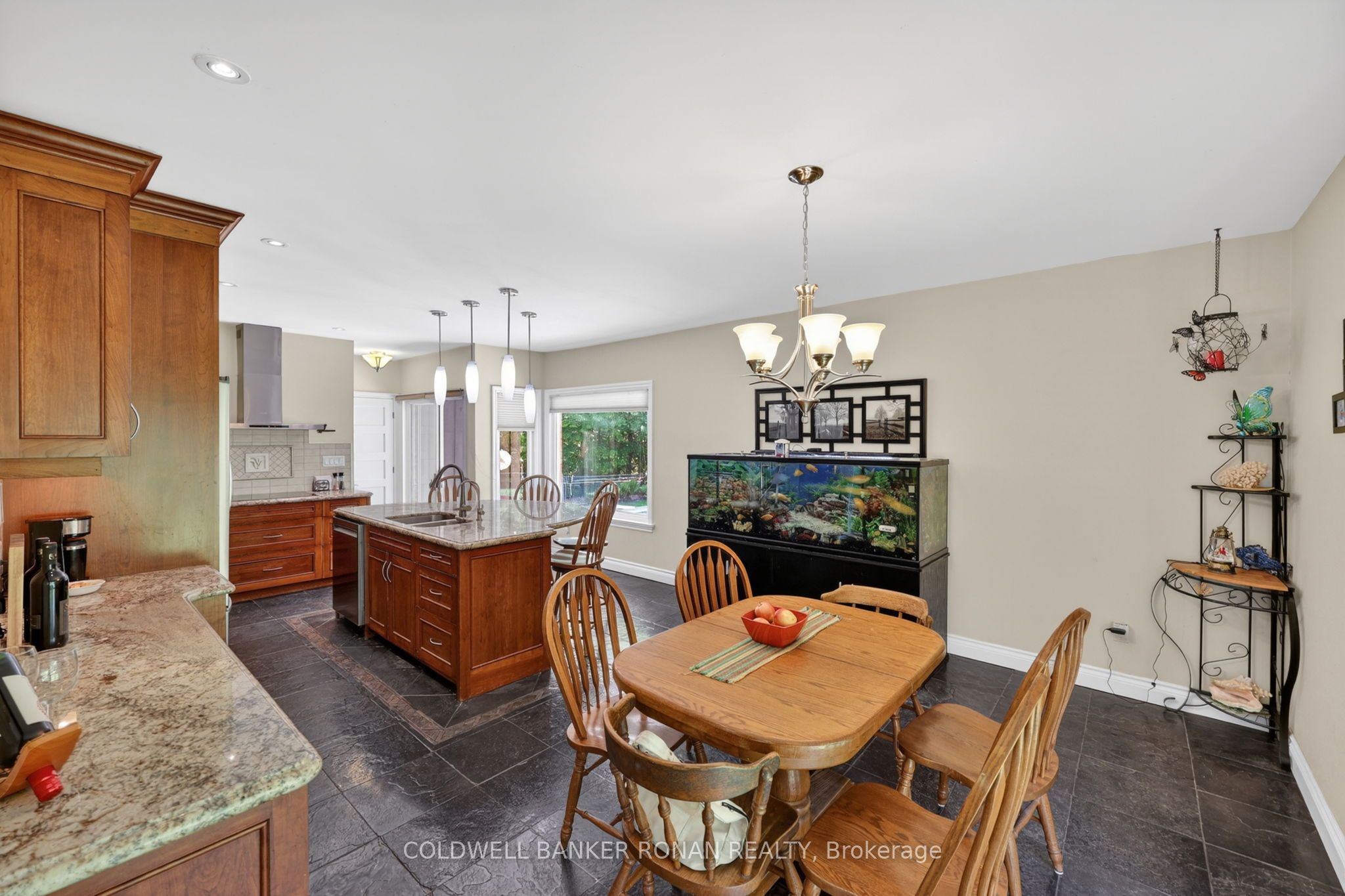 5565 5th Line Property Photo 10
