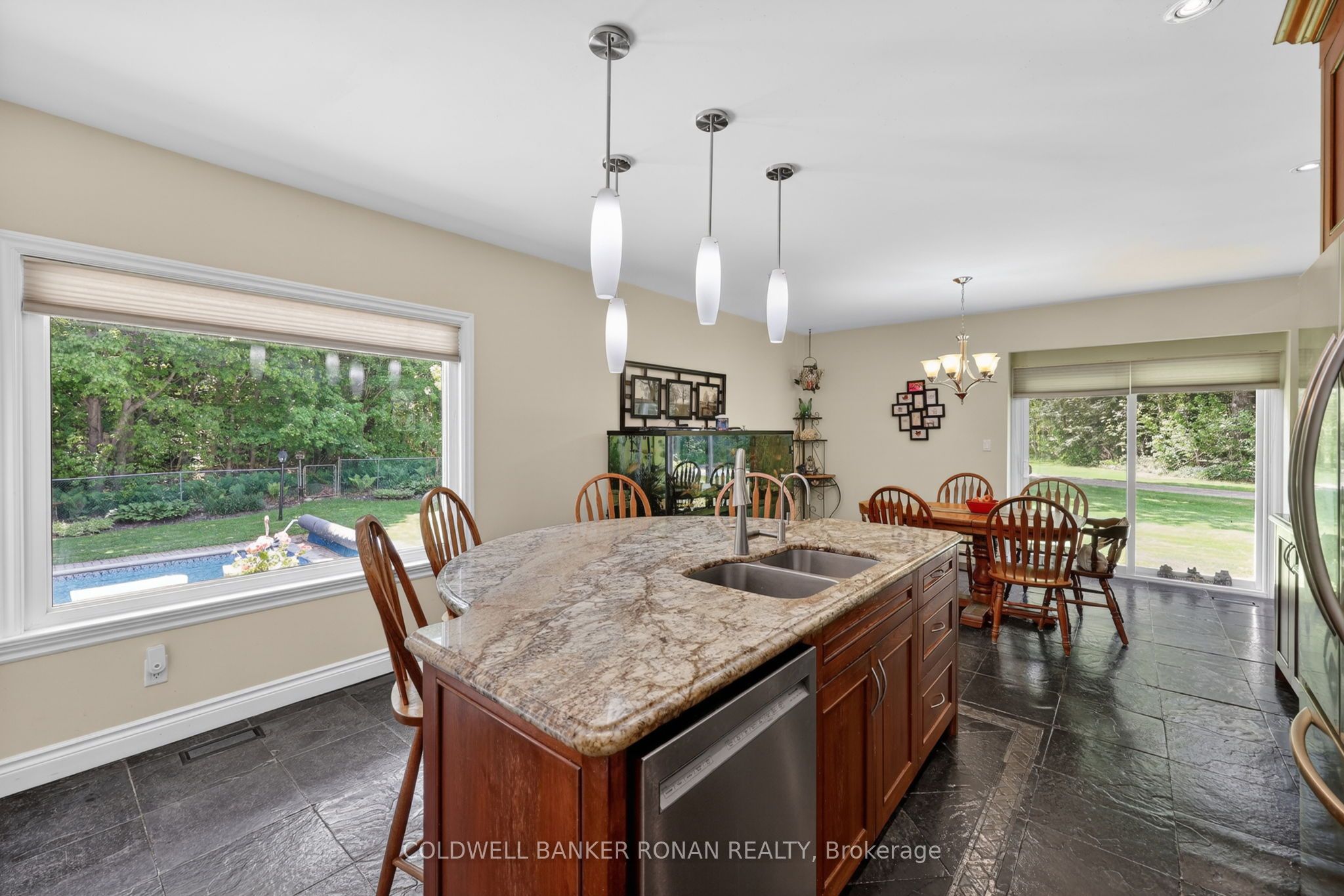 5565 5th Line Property Photo 11