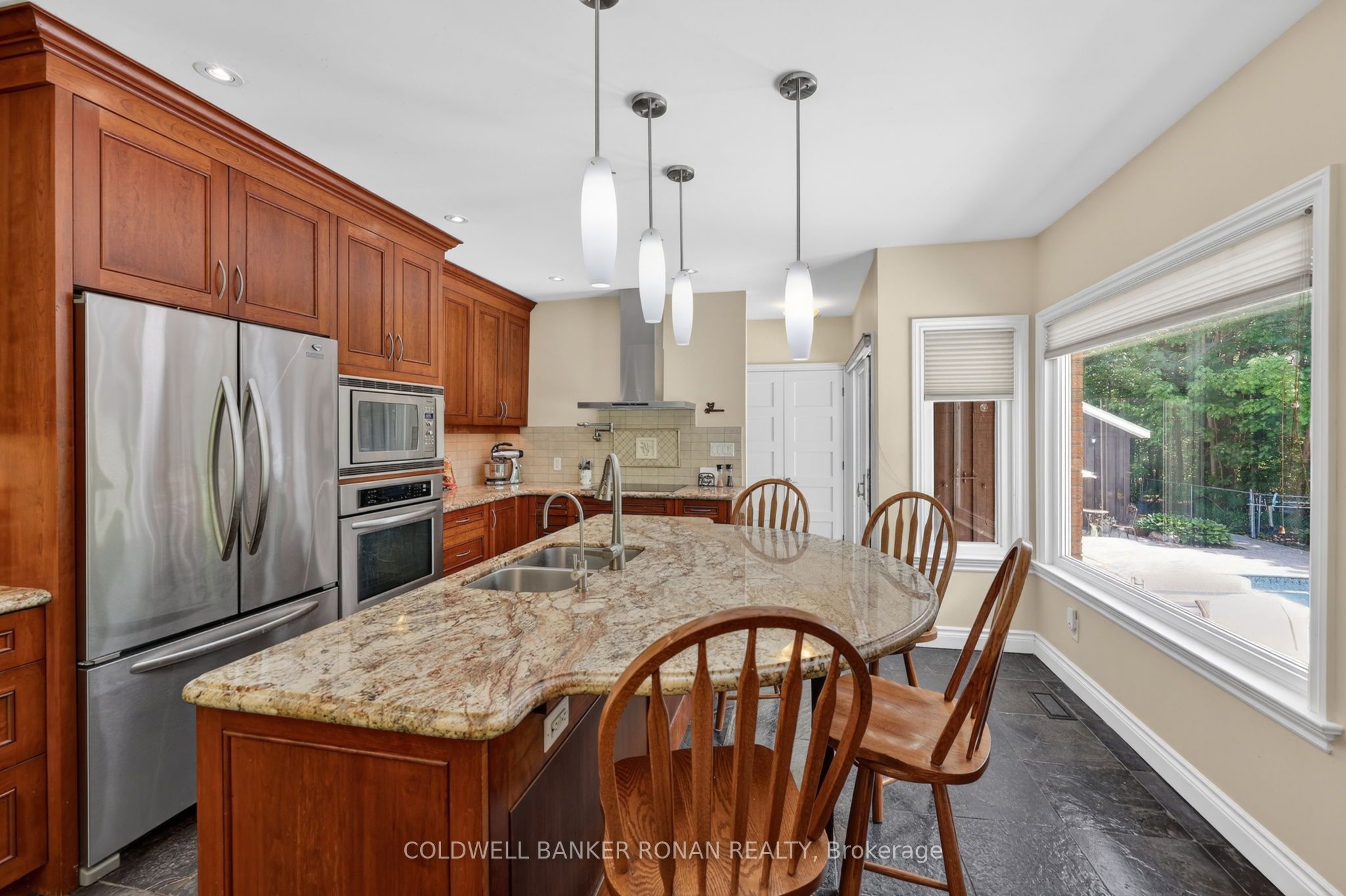 5565 5th Line Property Photo 12