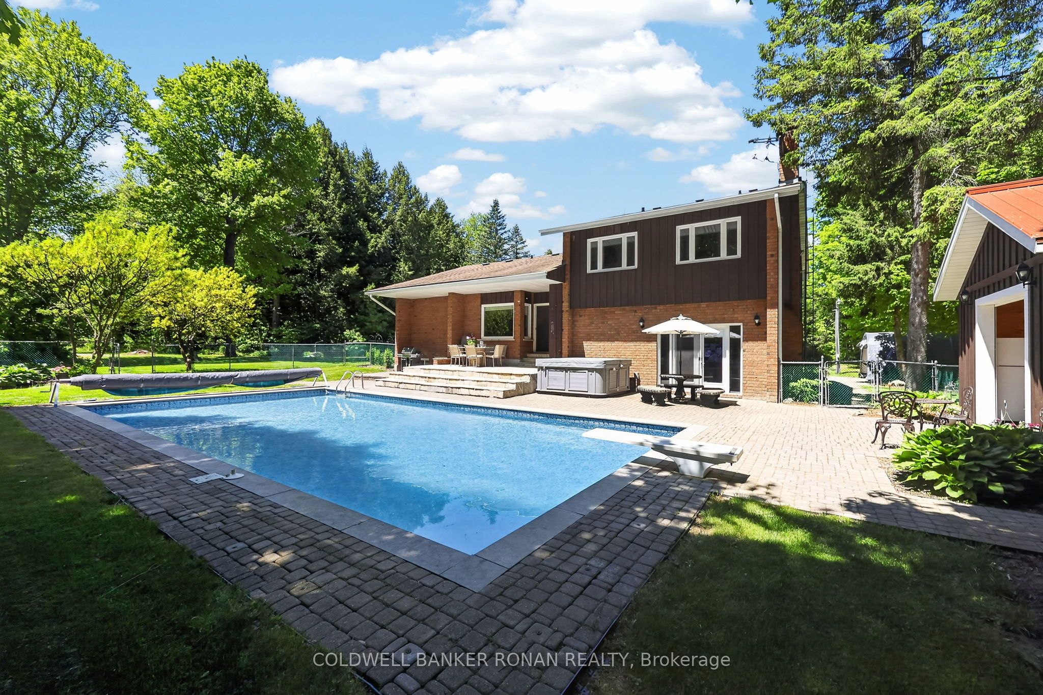 5565 5th Line Property Photo 33