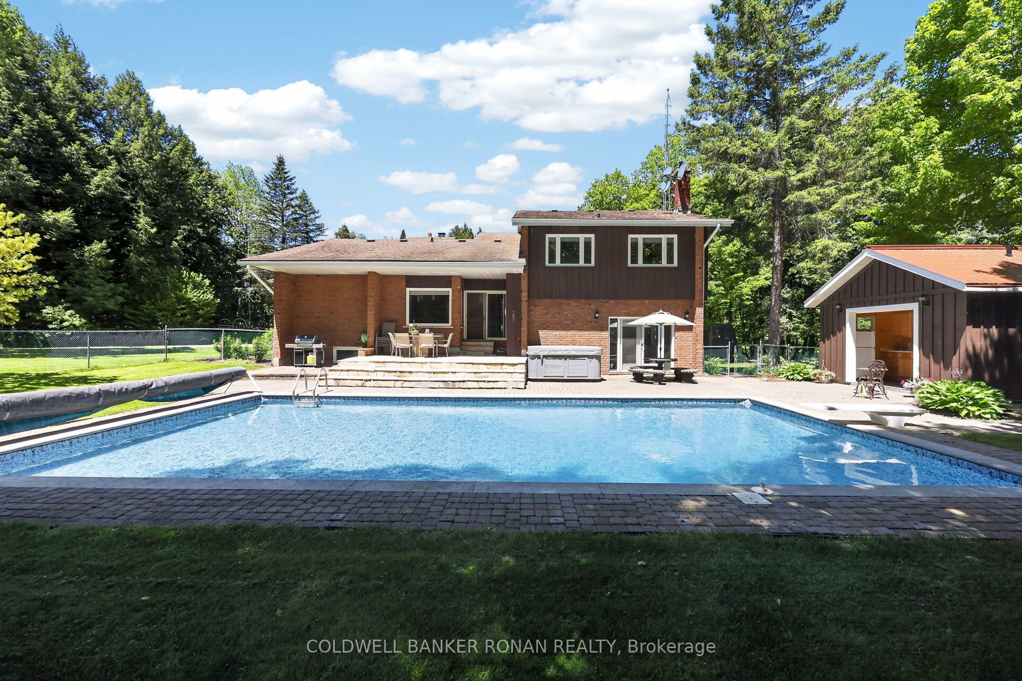 5565 5th Line Property Photo 35