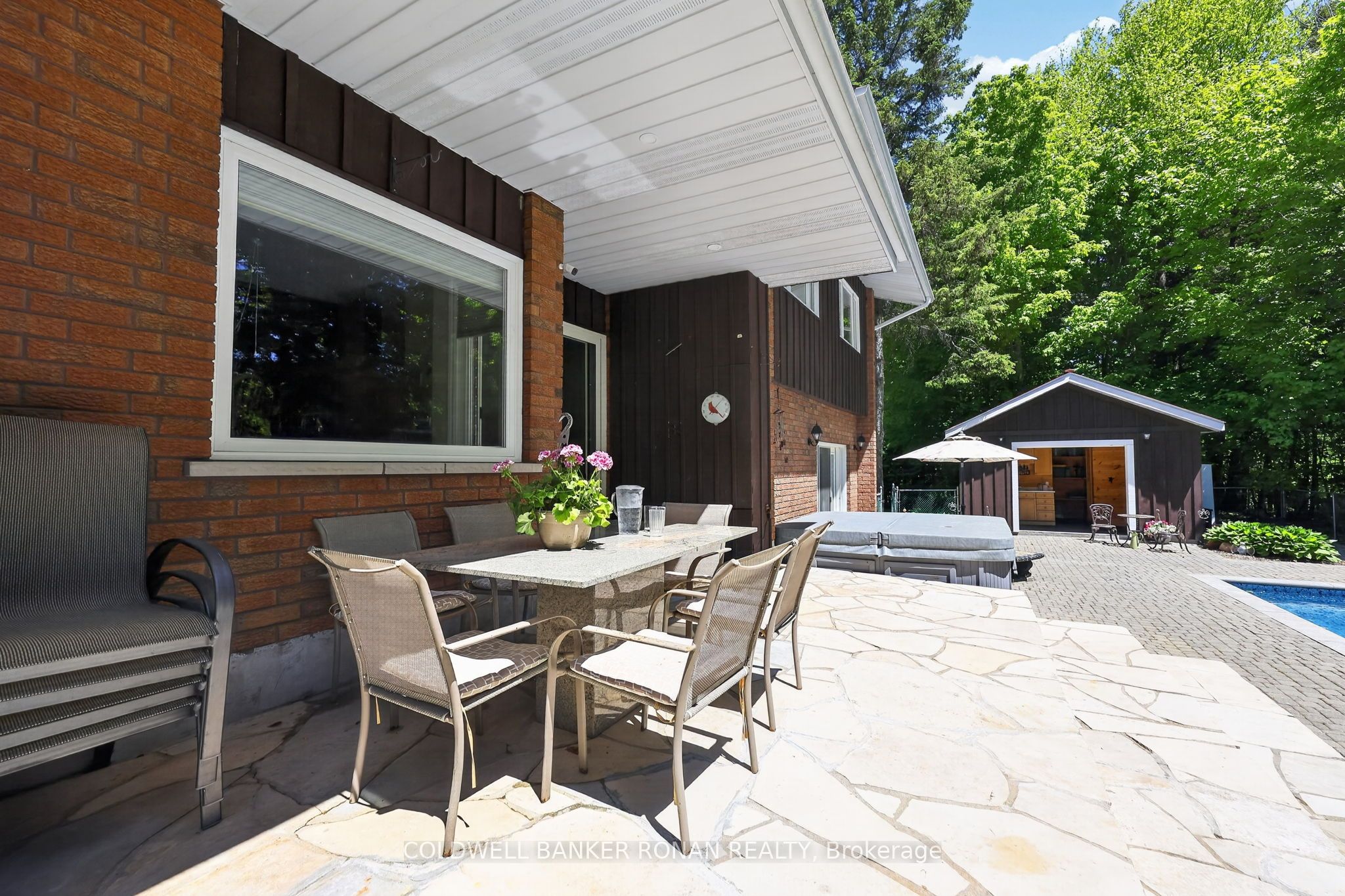 5565 5th Line Property Photo 36