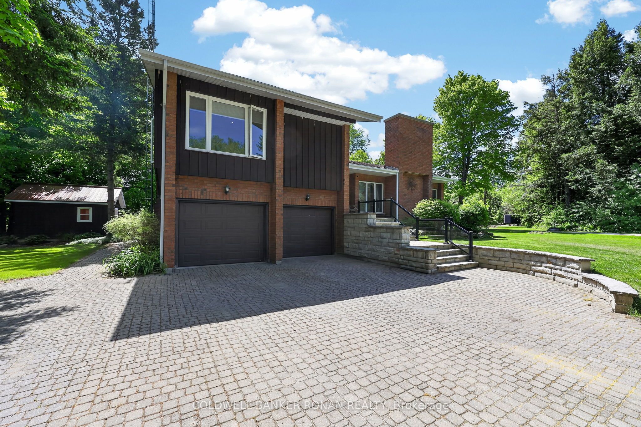 5565 5th Line Property Photo 37