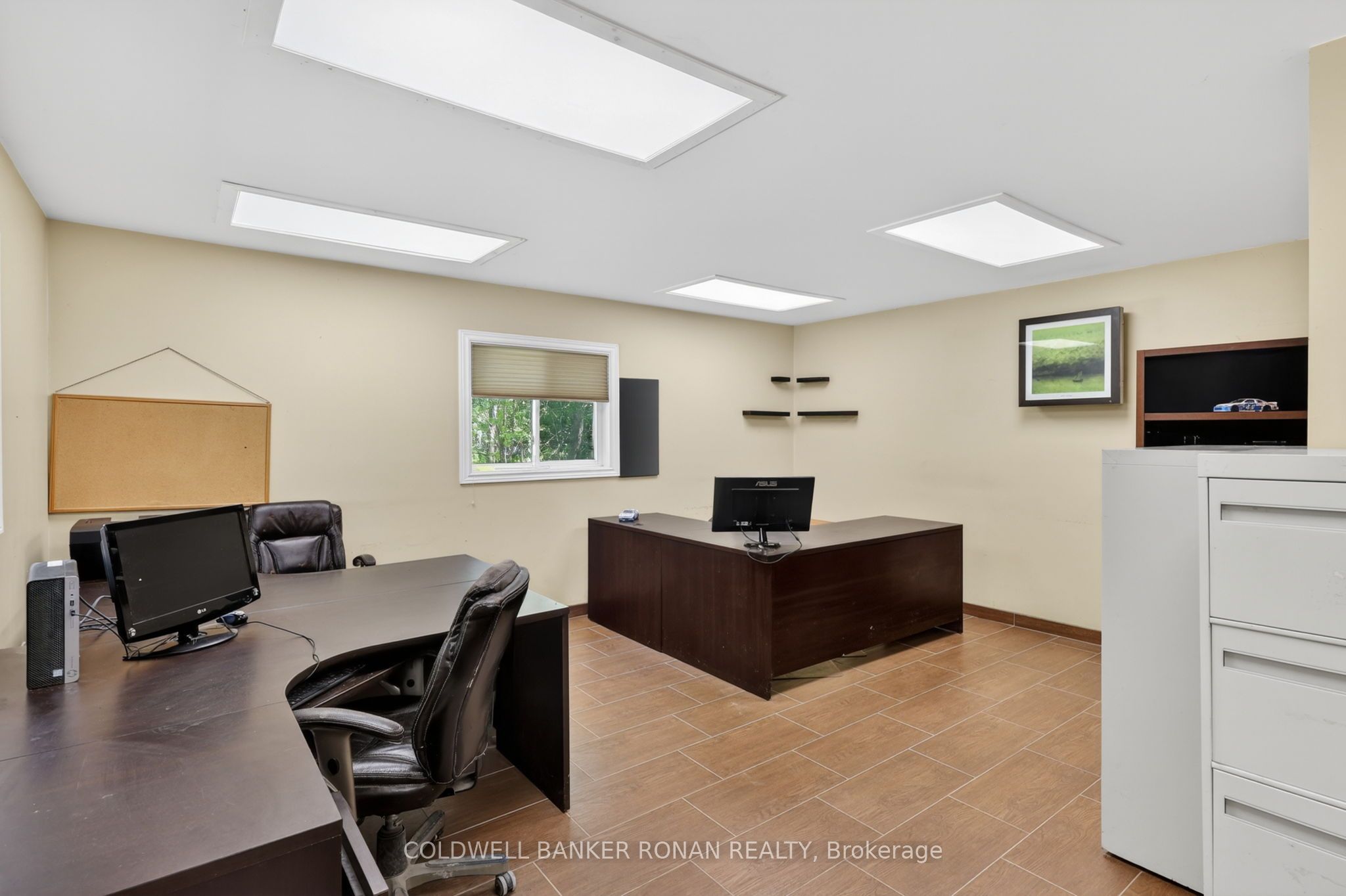 5565 5th Line Property Photo 40