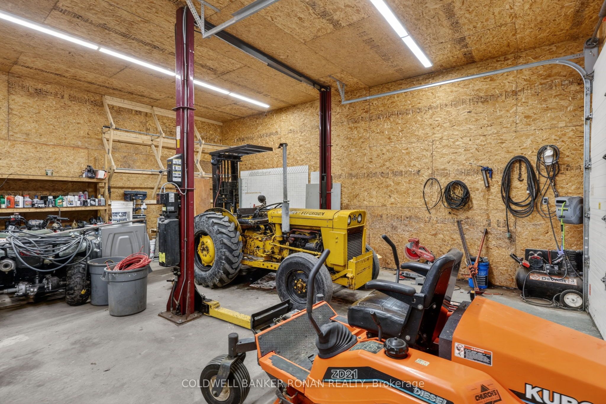 5565 5th Line Property Photo 42
