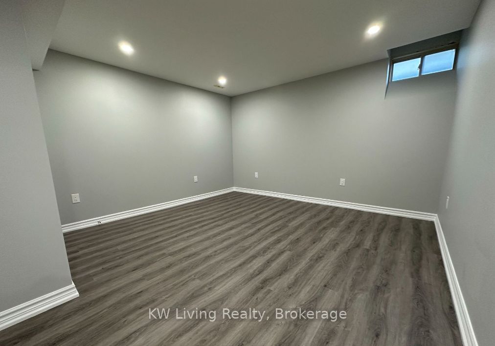 158 William Bartlett Drive Lower Property Photo 4