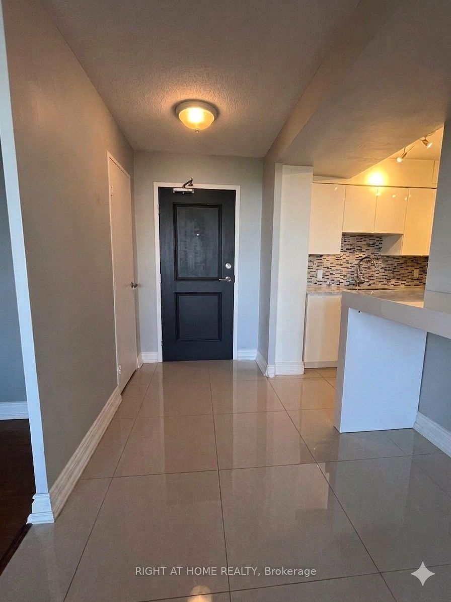 1 Royal Orchard Boulevard 803 Property Photo 3