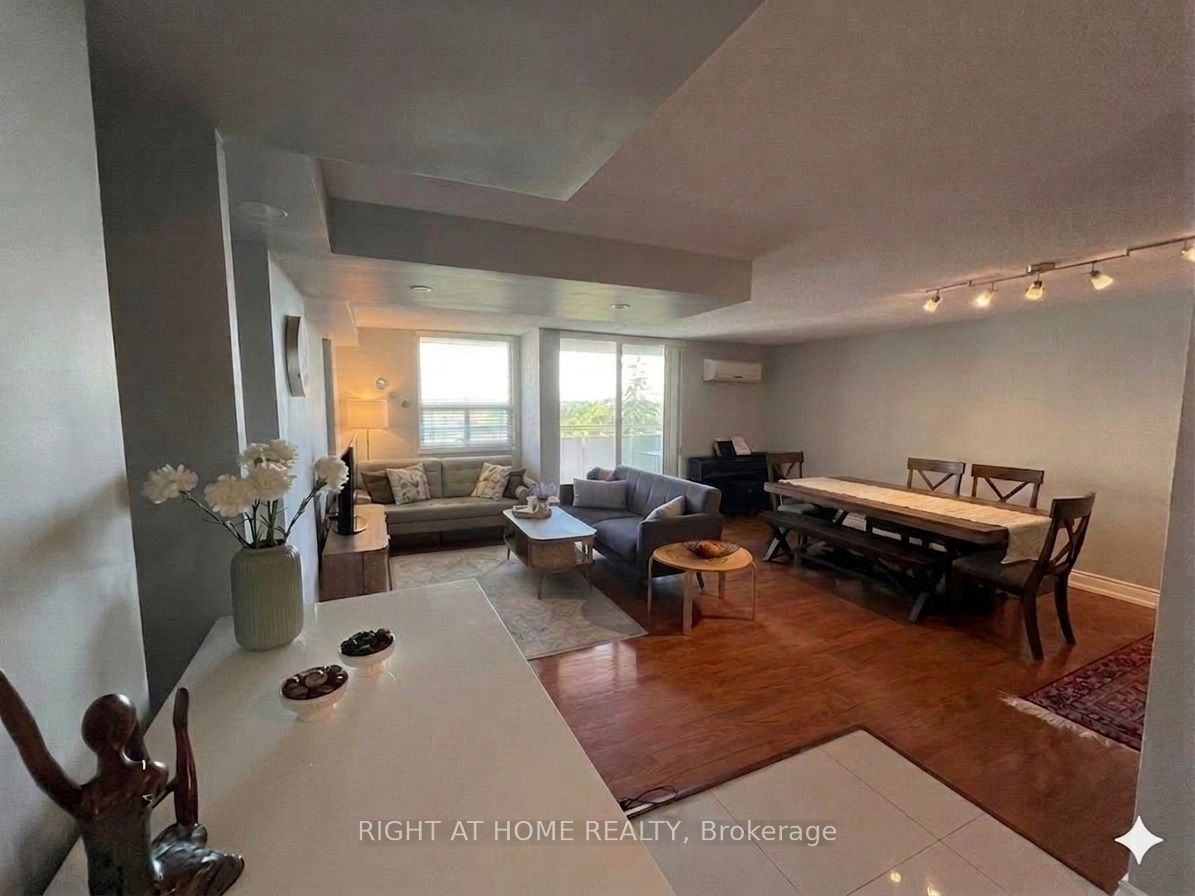 1 Royal Orchard Boulevard 803 Property Photo 6