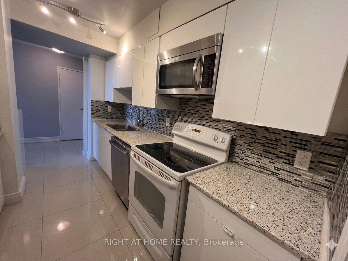 1 Royal Orchard Boulevard 803 Property Photo 11